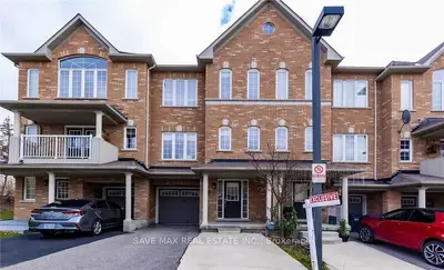Att/Row/Townhouse in Brampton