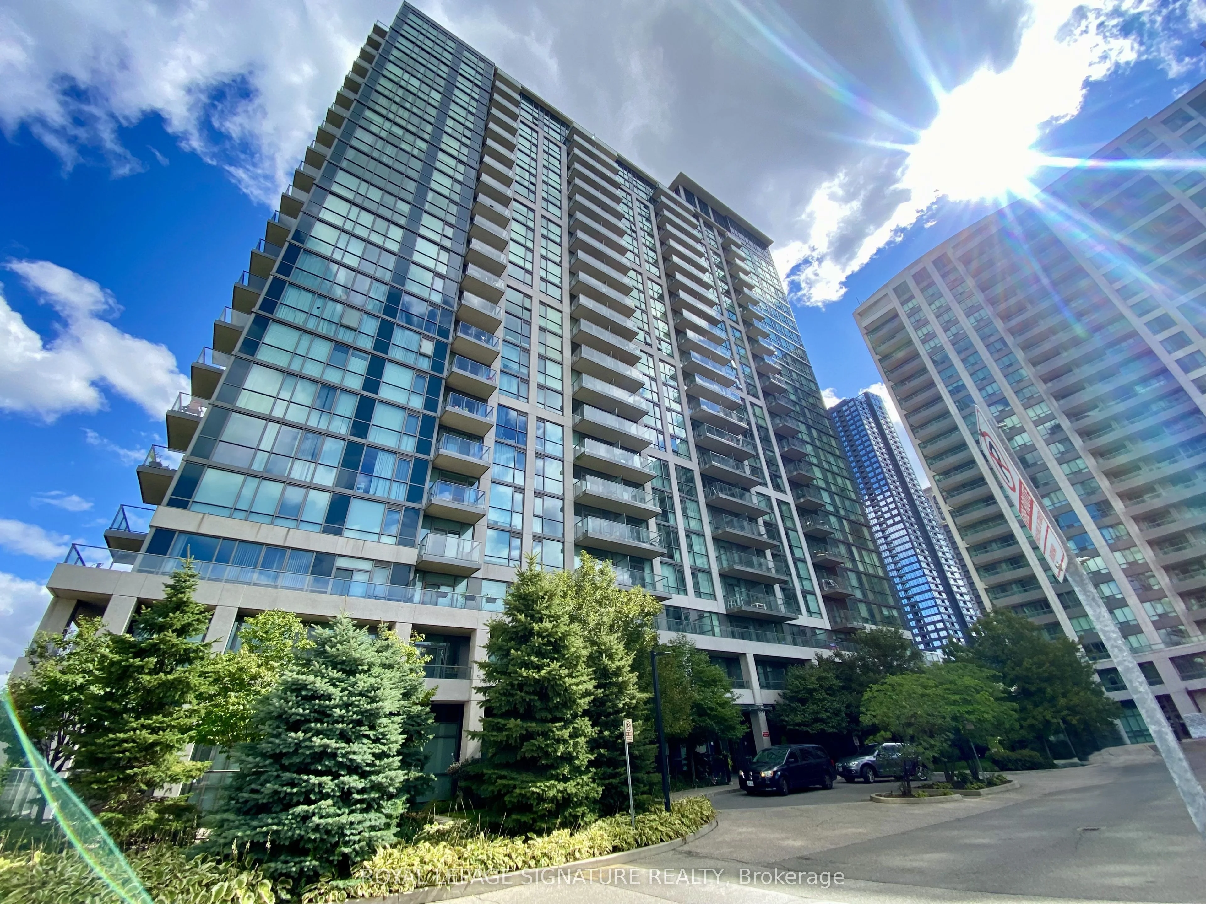 339 Rathburn Road W 1210, Mississauga, ON L5B 0K6