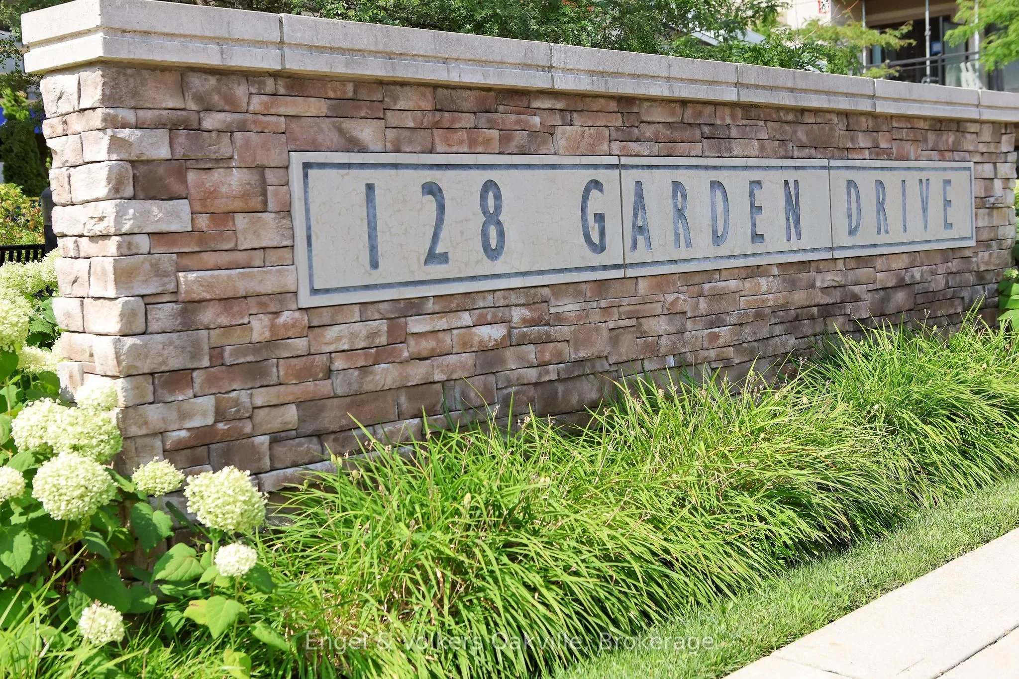 128 Garden Drive 306, Oakville, ON L6H 0H7