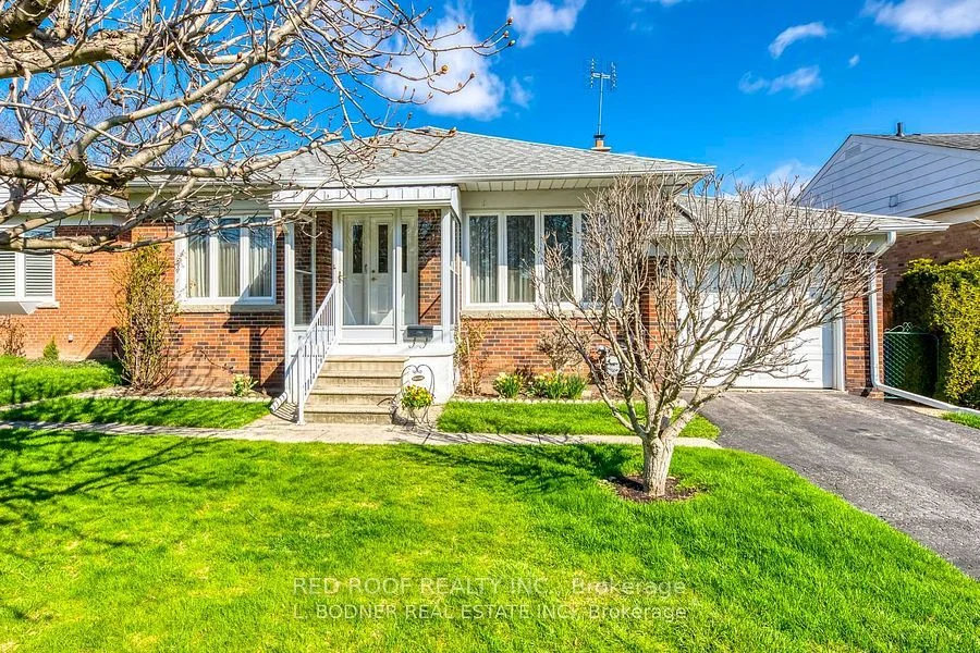 22 Burwood Road, Toronto W08, ON M9B 2W5