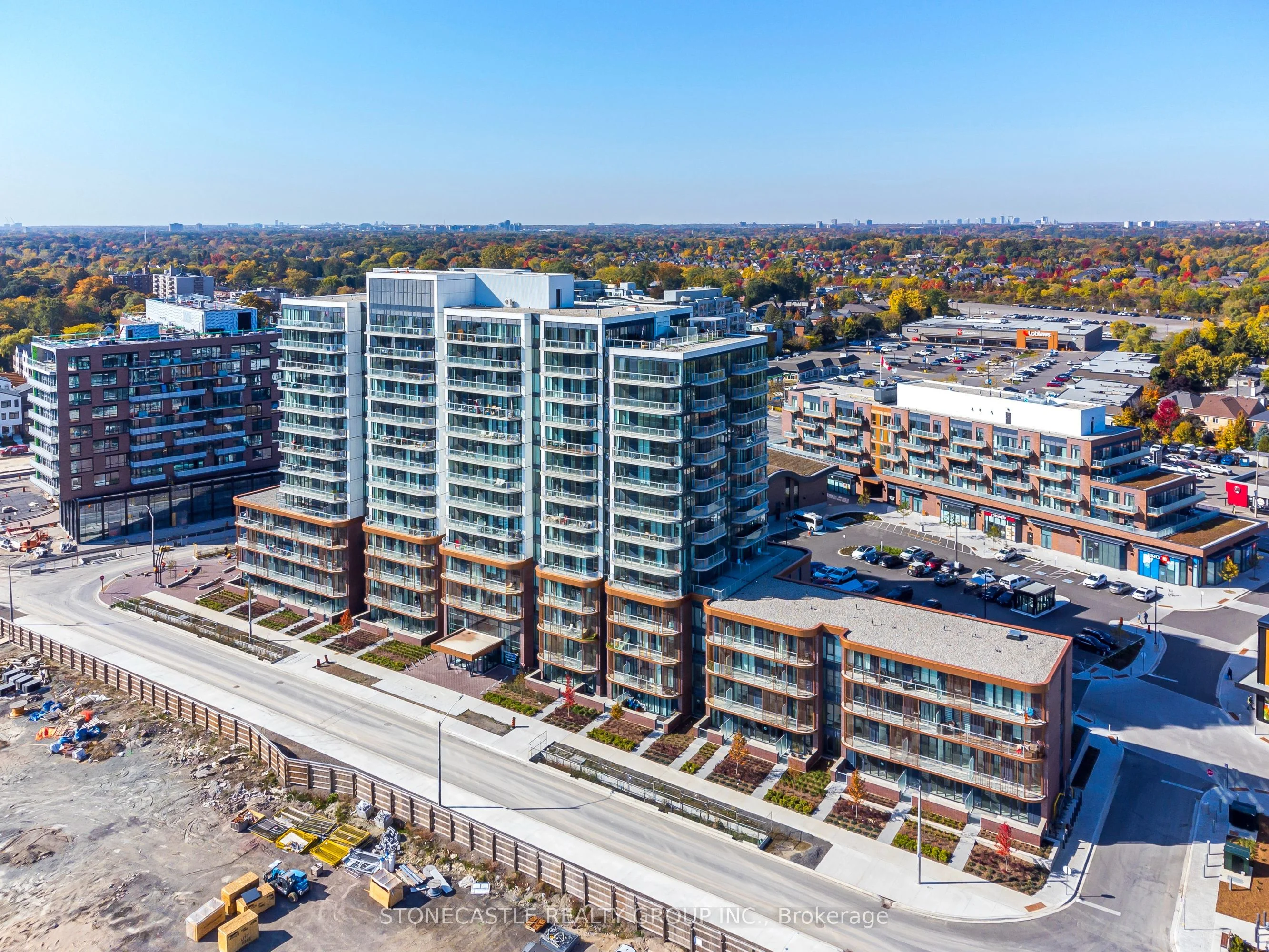 220 Missinnihe Way 906, Mississauga, ON L6A 5A8