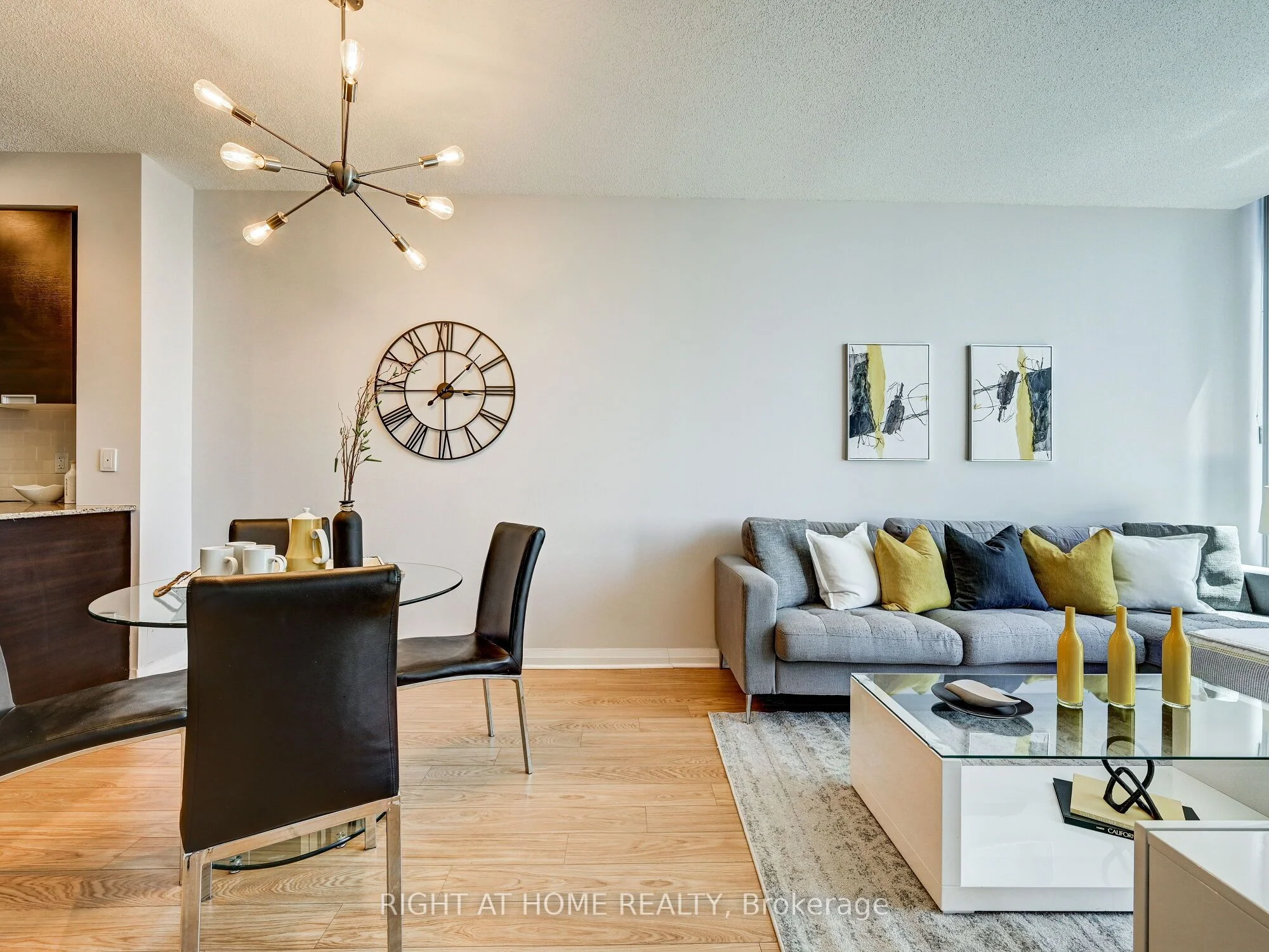 55 Eglinton Avenue W 2001, Mississauga, ON L5R 0E4