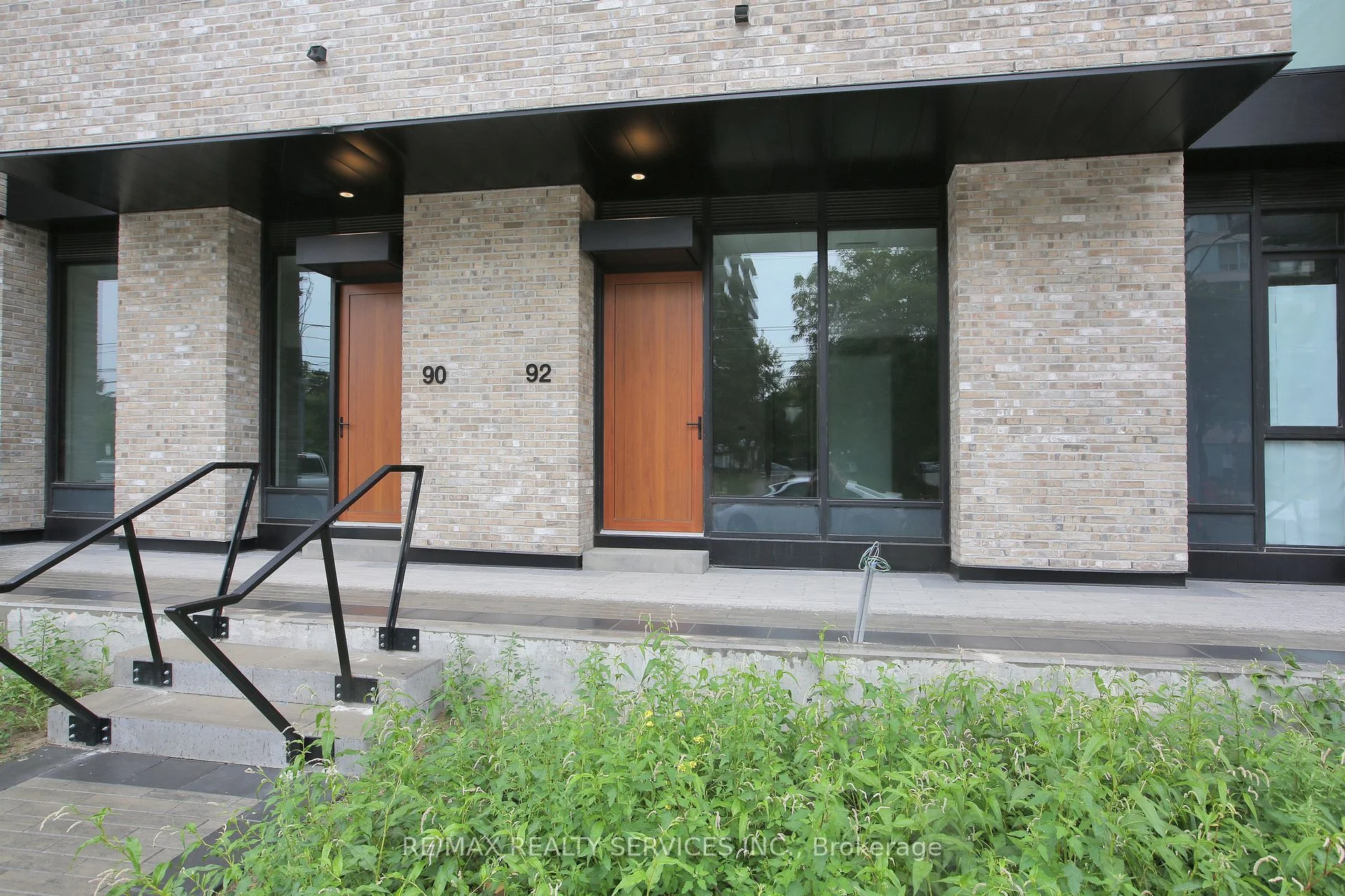 92 Agnes Street, Mississauga, ON L5B 1J7