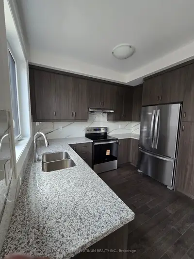 Att/Row/Townhouse in Brampton