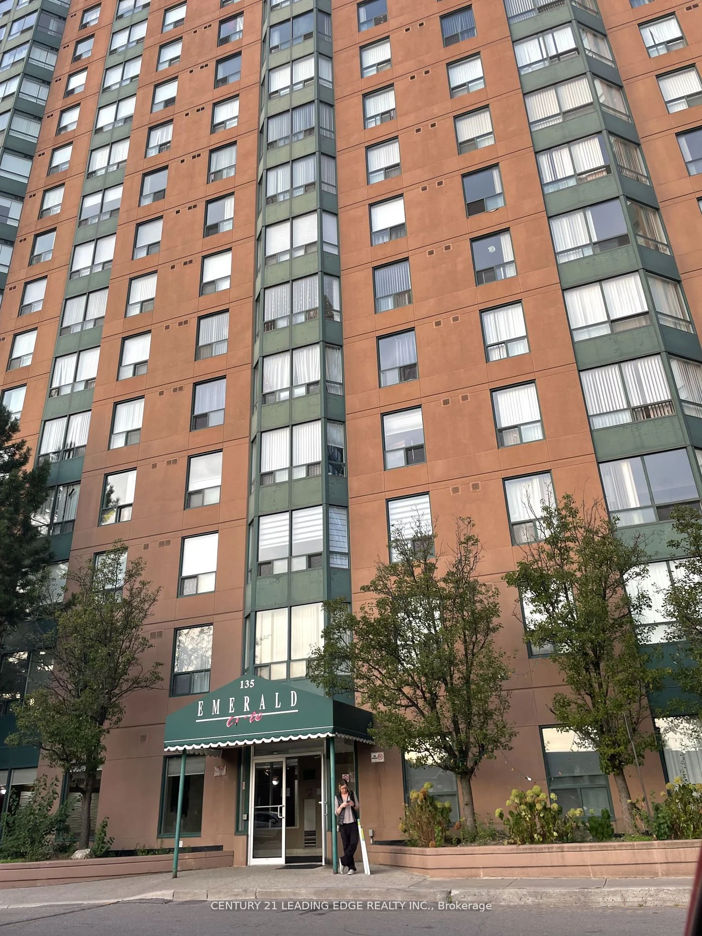 135 Hillcrest Avenue 1901, Mississauga, On L5b 4b1