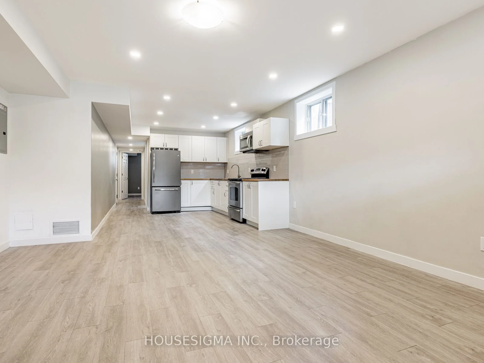 16 Muskoka Avenue Lower, Toronto W06, ON M8W 1H3