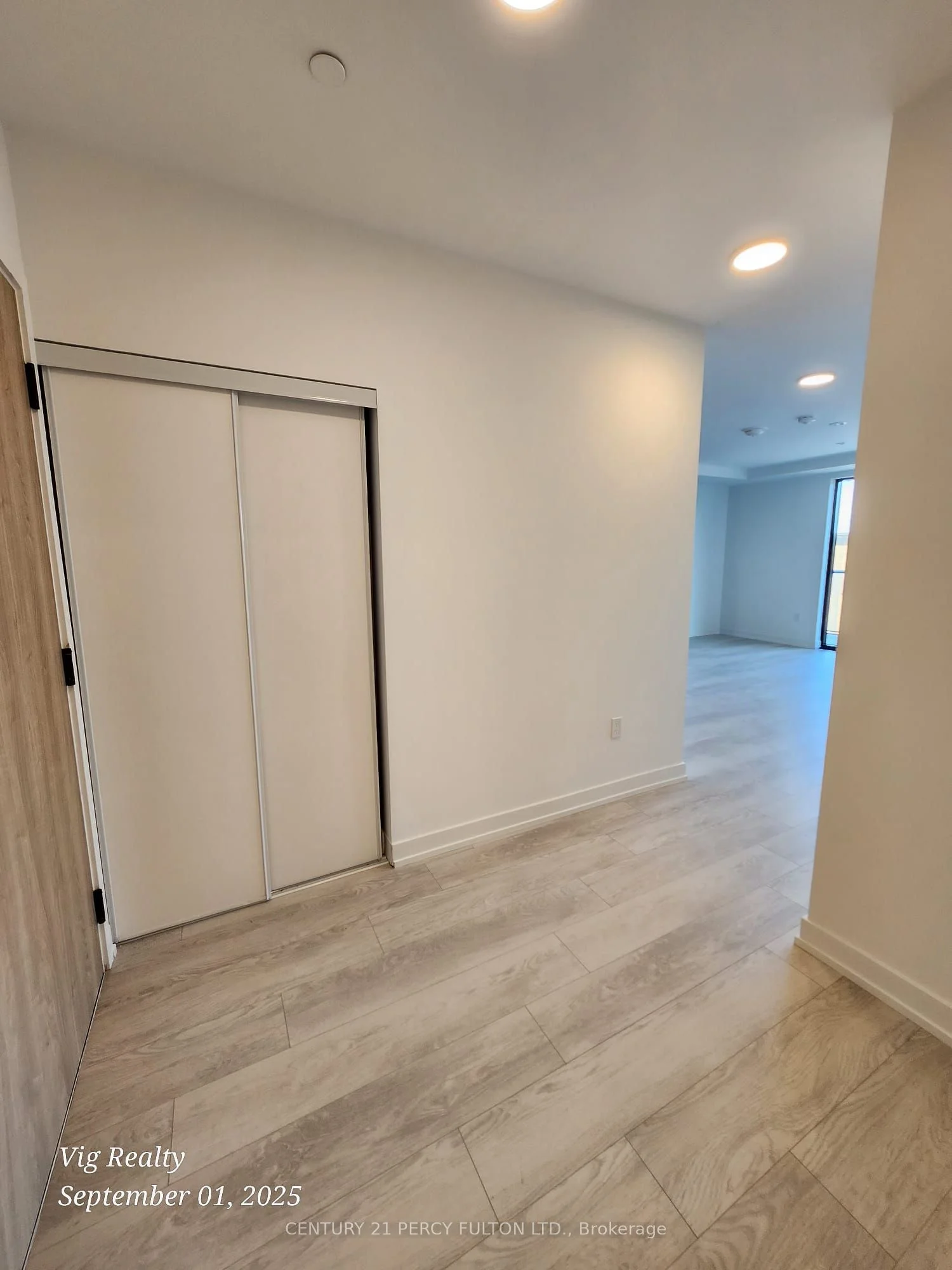 801 The Queensway Avenue 205, Toronto W07, ON M8Z 1N4