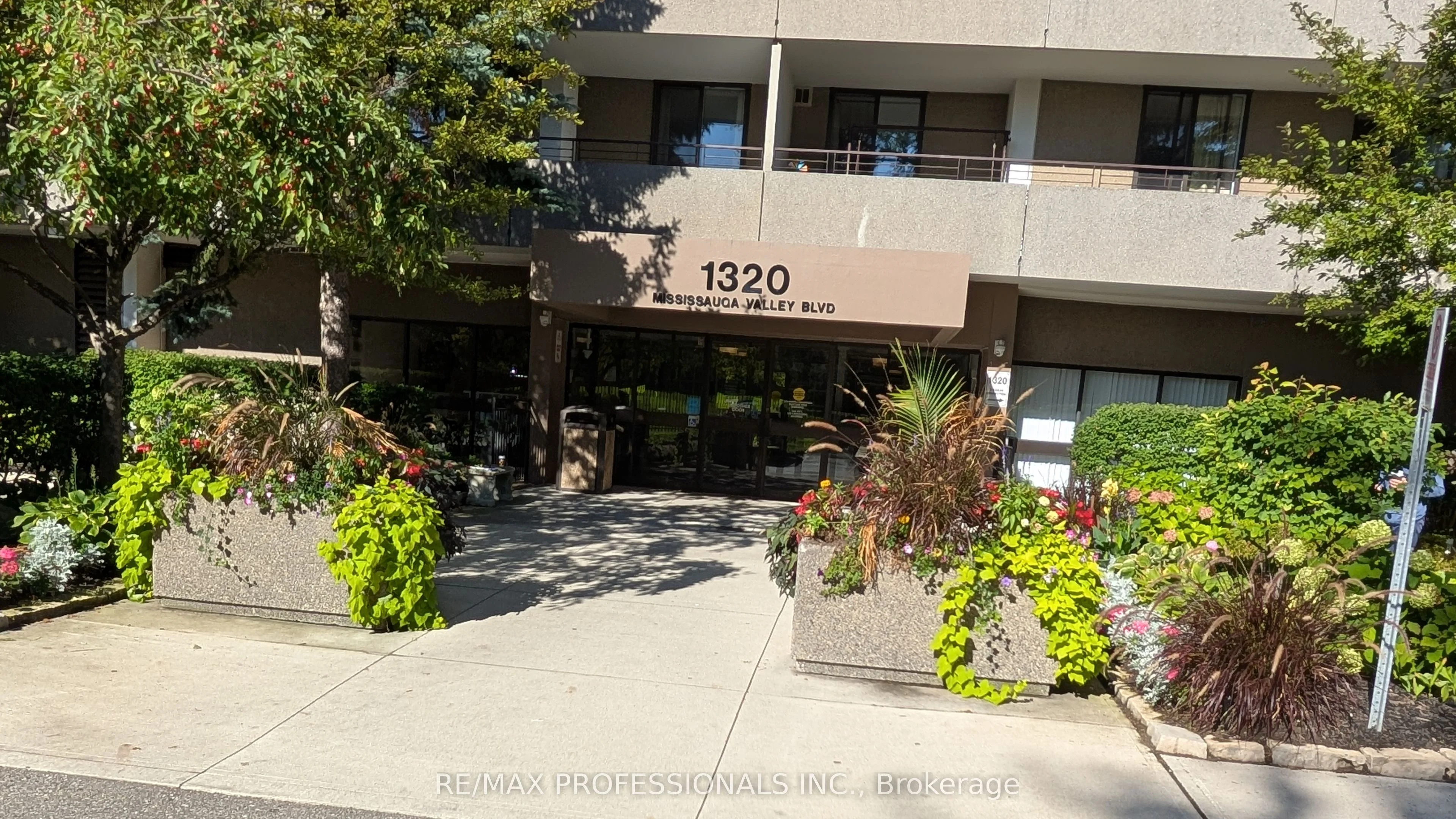 1320 Mississauga Valley Boulevard 1003, Mississauga, ON L5A 3S9