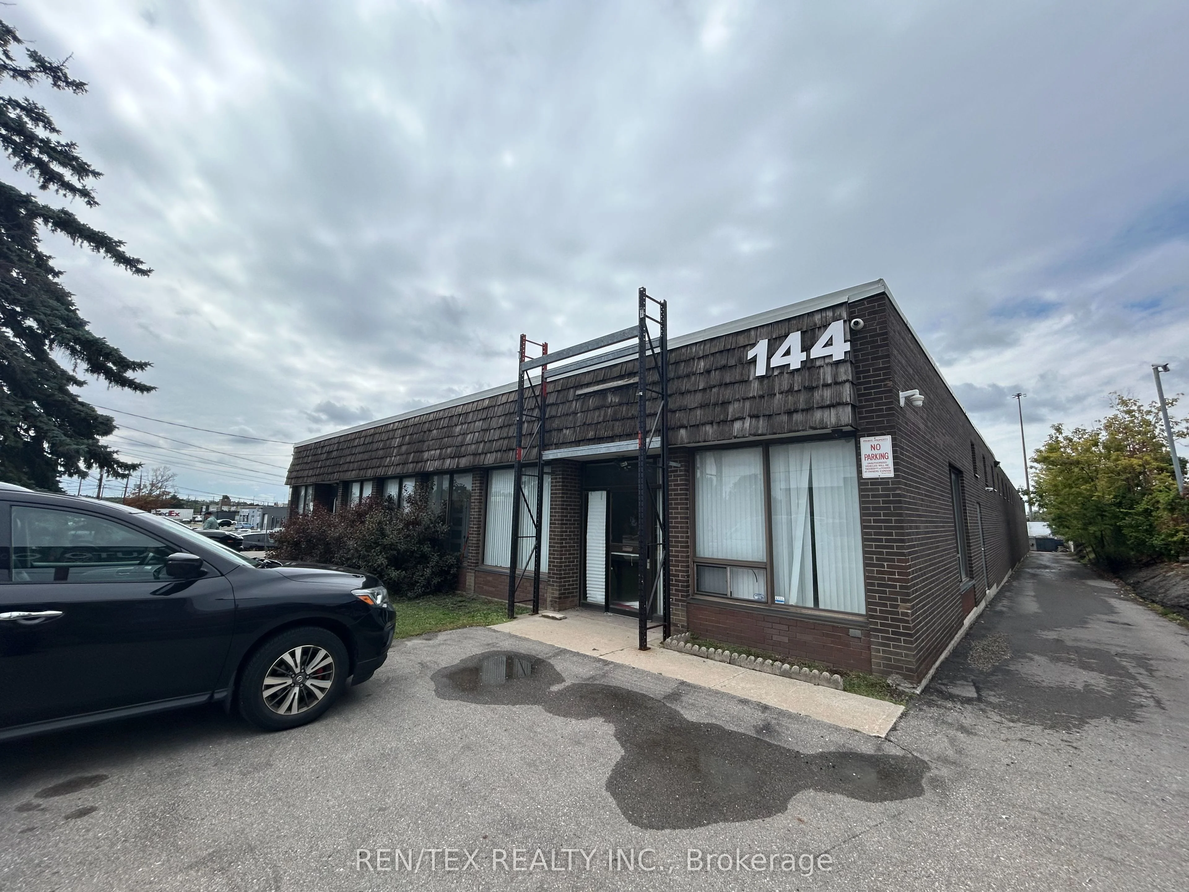 144 Oakdale Road, Toronto W05, On M3n 1v9