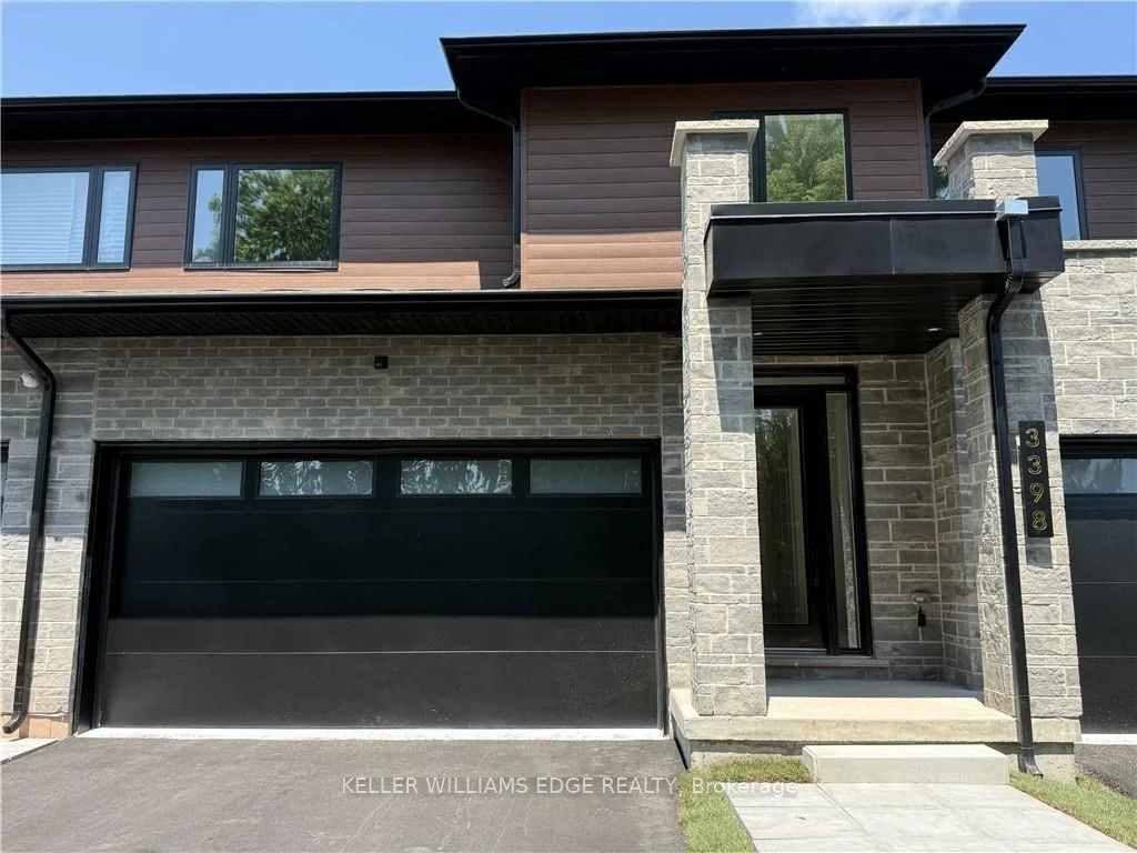 Condo Townhouse in Burlington