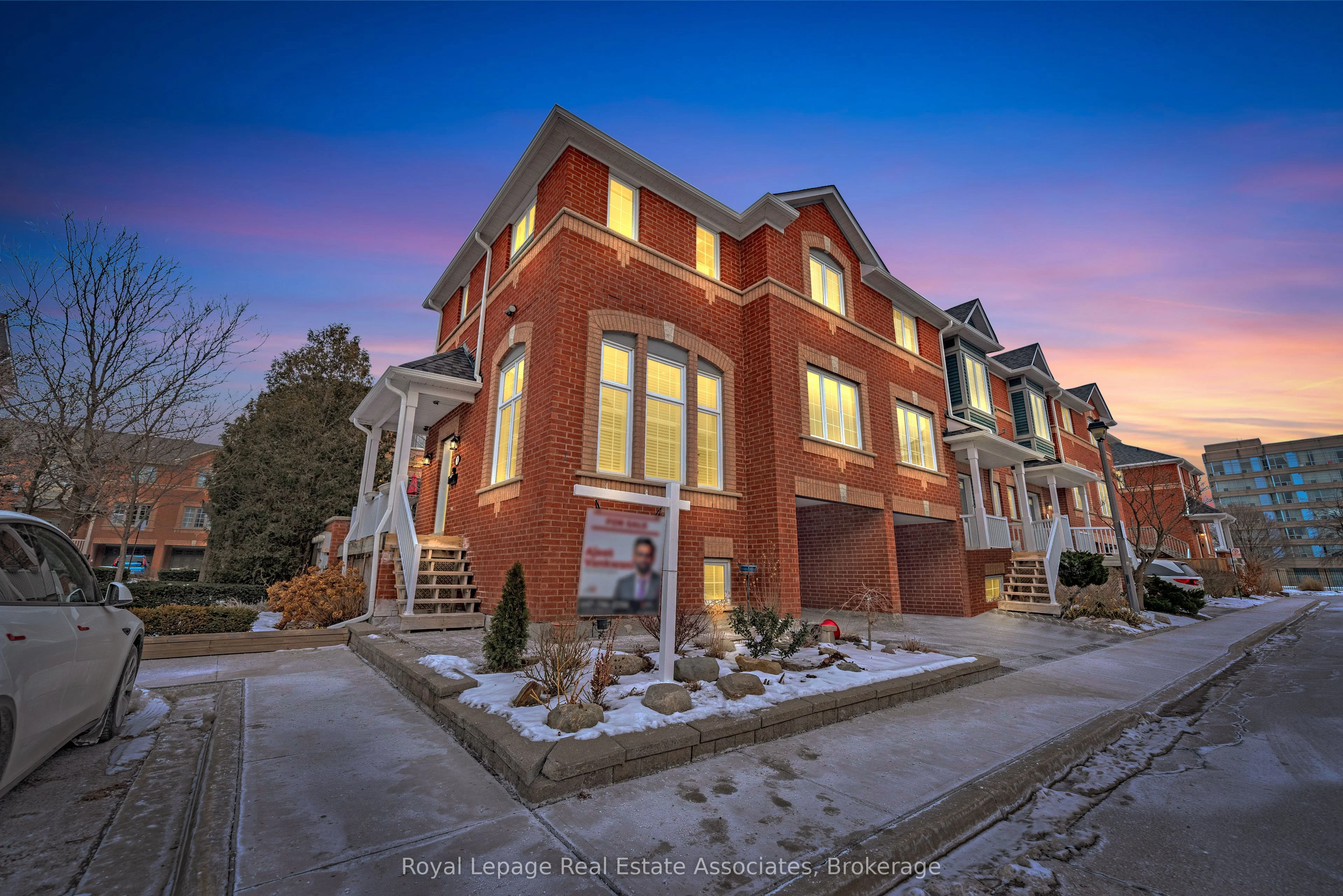 5031 East Mill Road 1, Mississauga, ON L5V 2M5