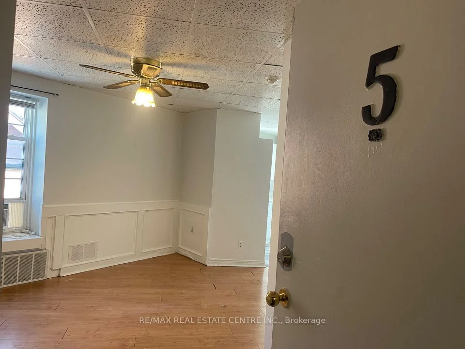 7 Main Street N 5, Halton Hills, ON L7G 3G9