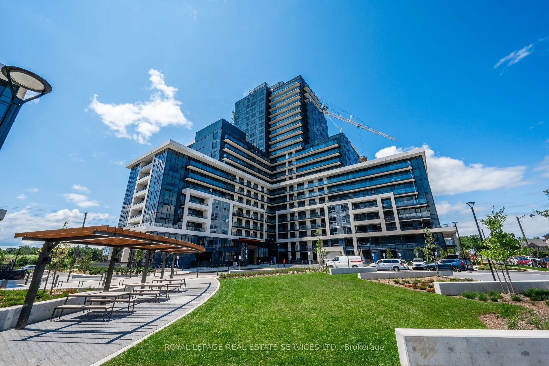 3220 William Coltson Avenue 2201, Oakville, On L6h 7x9