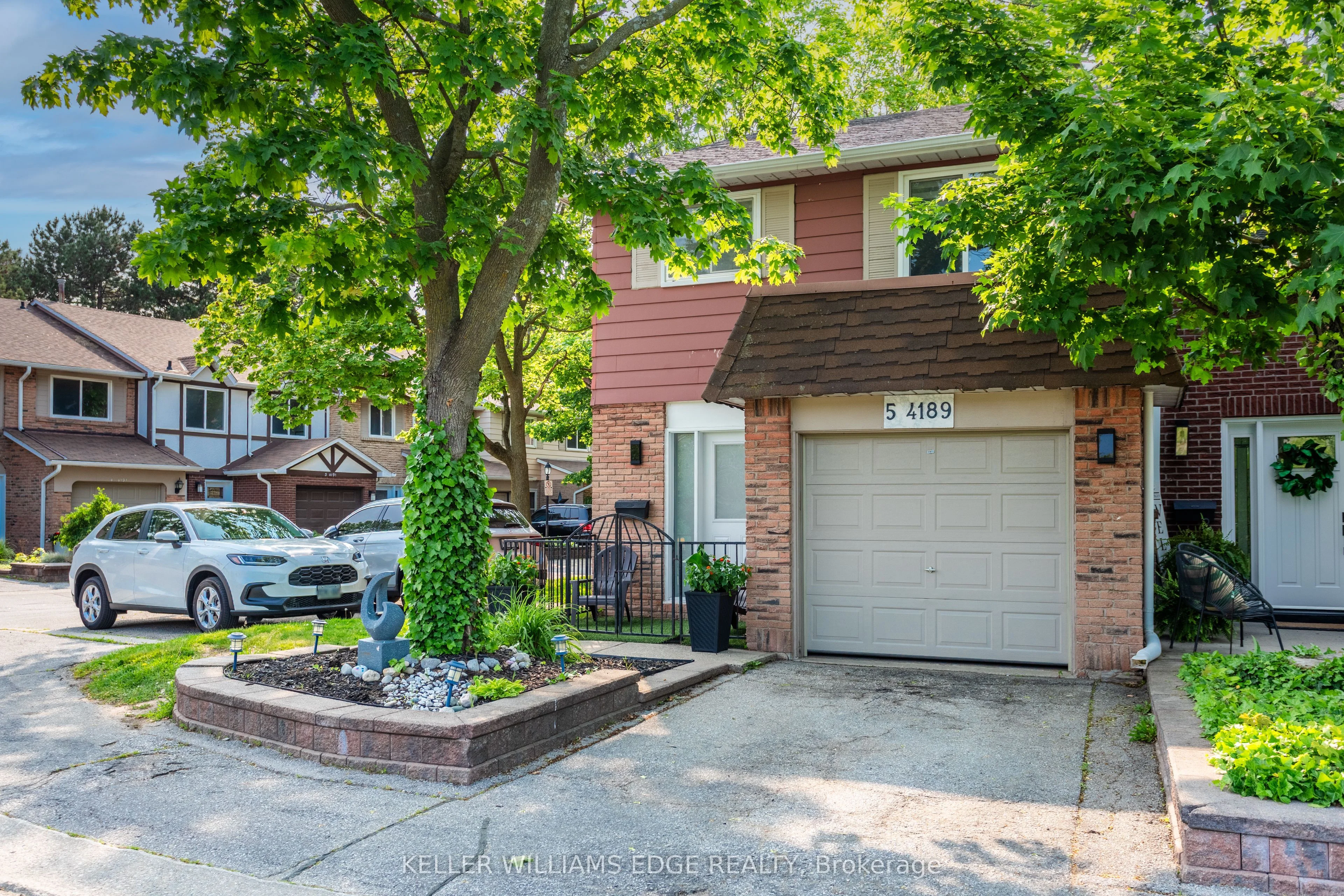 Condo Townhouse in Burlington