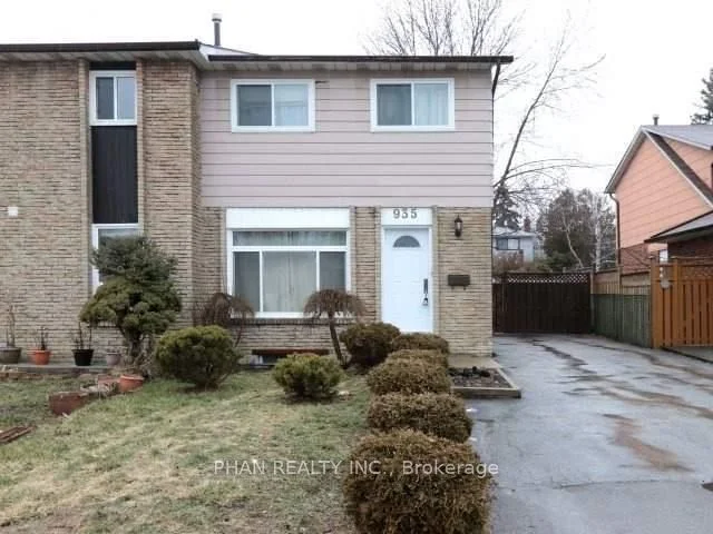935 Blairholm Avenue, Mississauga, ON L5C 1G5
