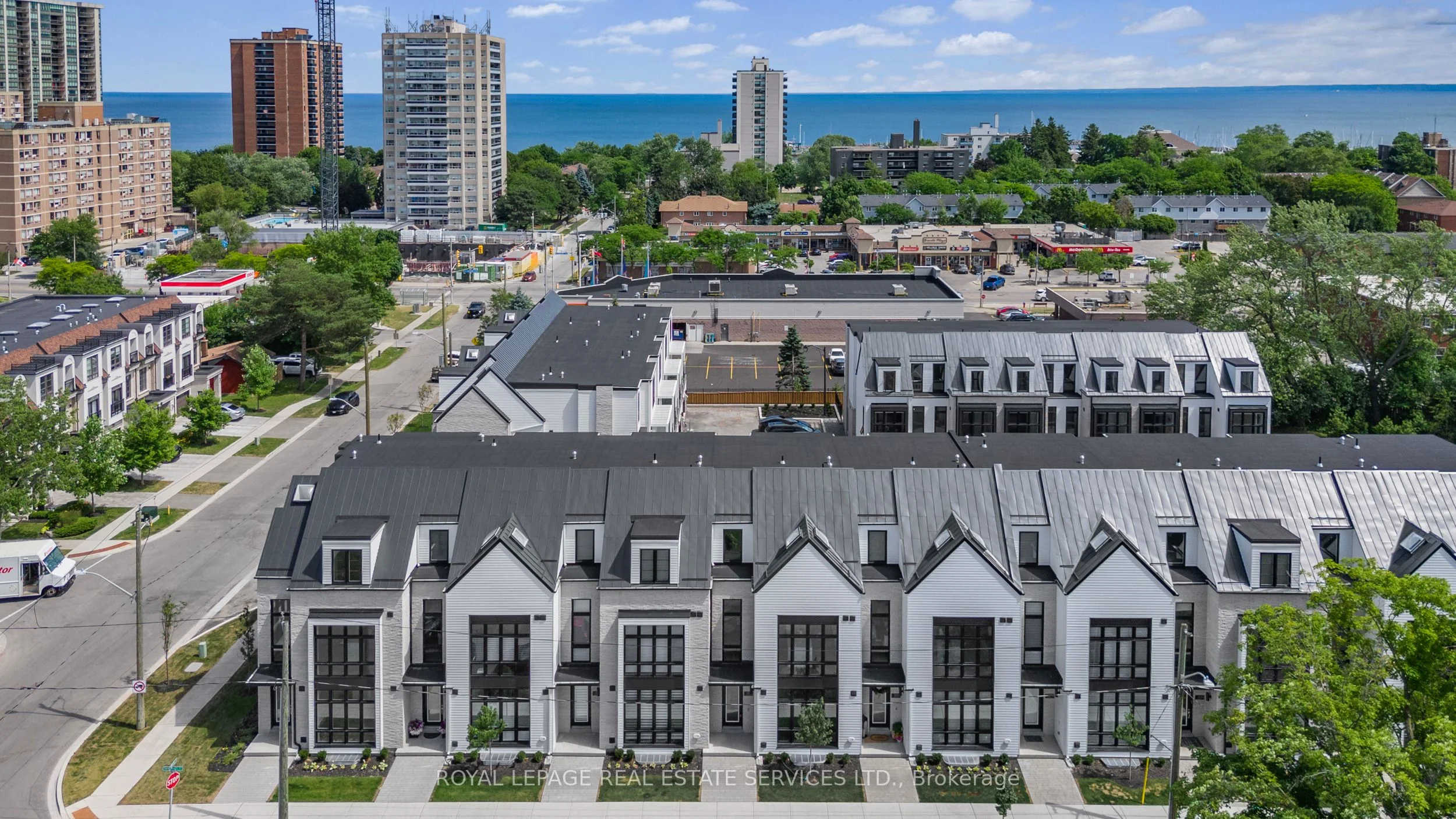 2274 Sovereign Street, Oakville, ON L6L 0H9