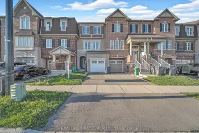 Att/Row/Townhouse in Brampton