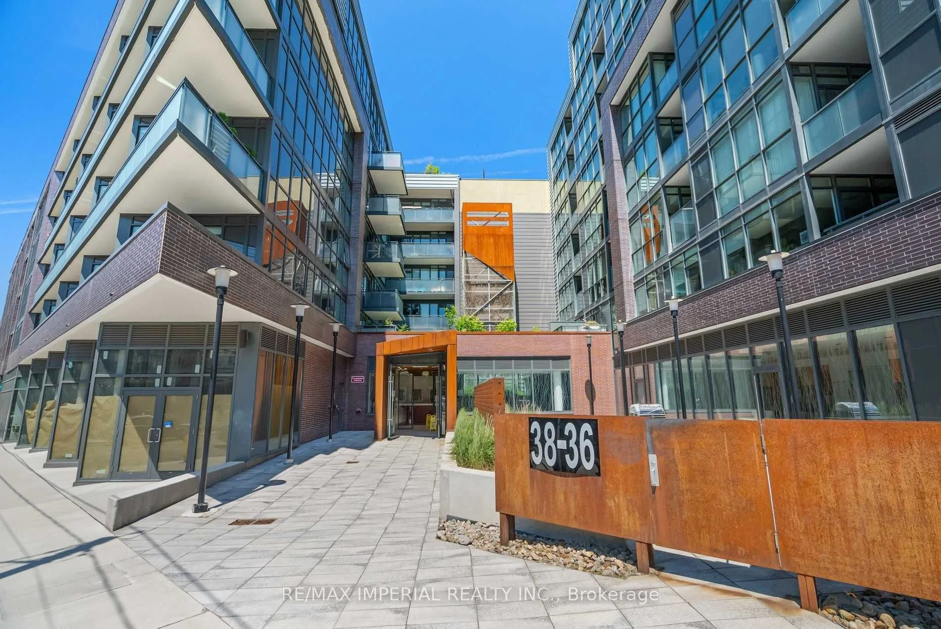 38 Howard Park Avenue 516, Toronto W01, ON M6R 1V5