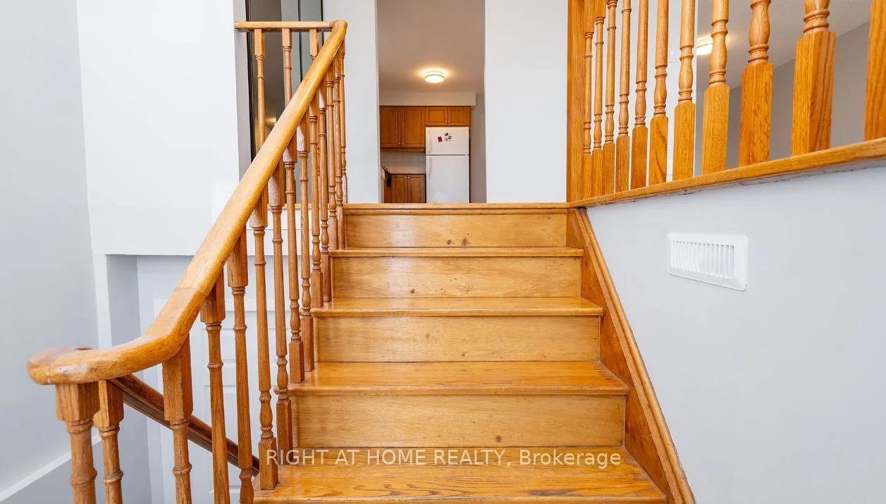 4122 Dursley Crescent Upper, Mississauga, ON L4Z 1J7