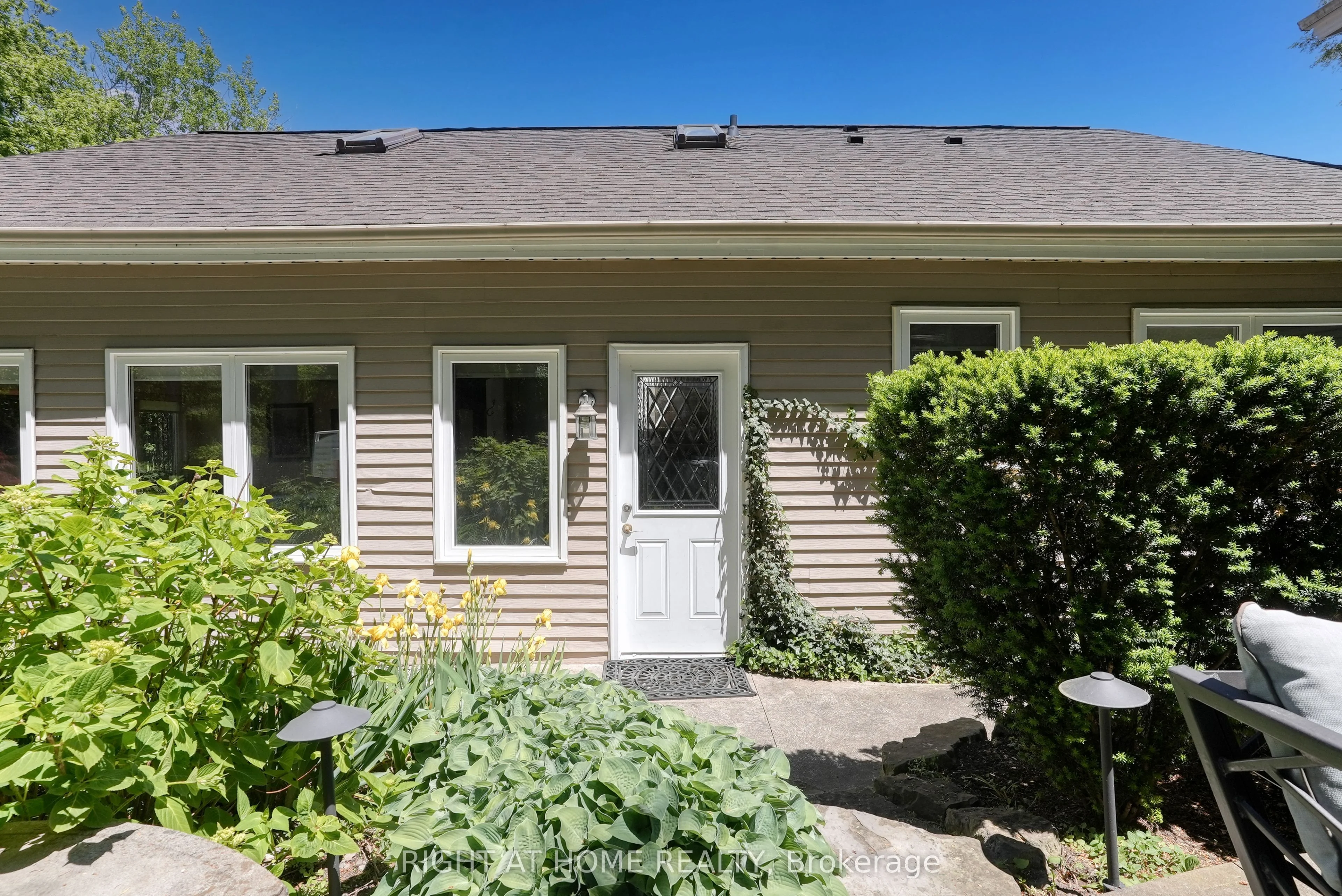 461 Lakeshore Road W, Oakville, ON L6K 1G4