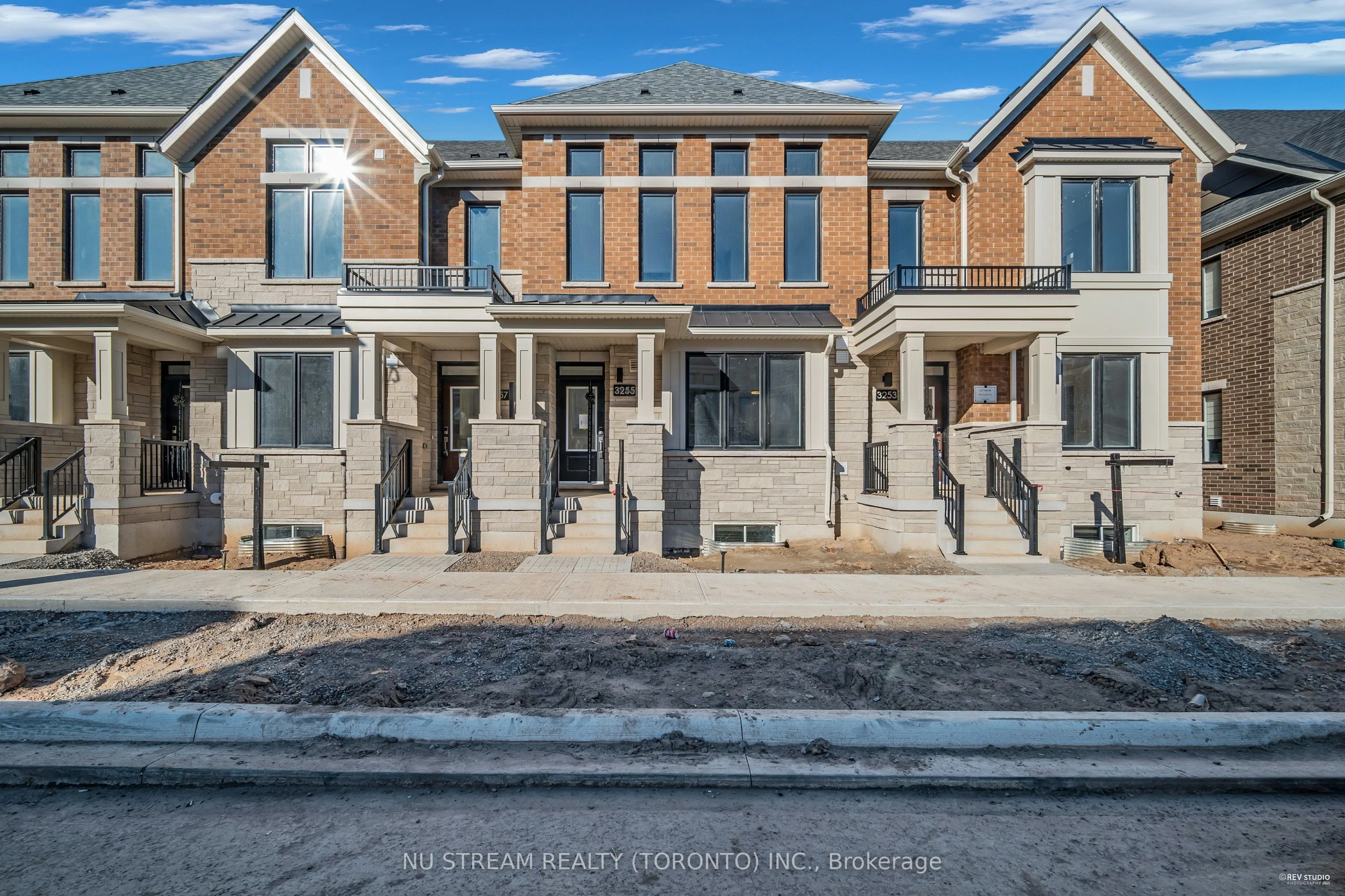 3255 Crystal Drive, Oakville, ON L6M 5S9