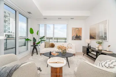 Condo Apartment in Milton
