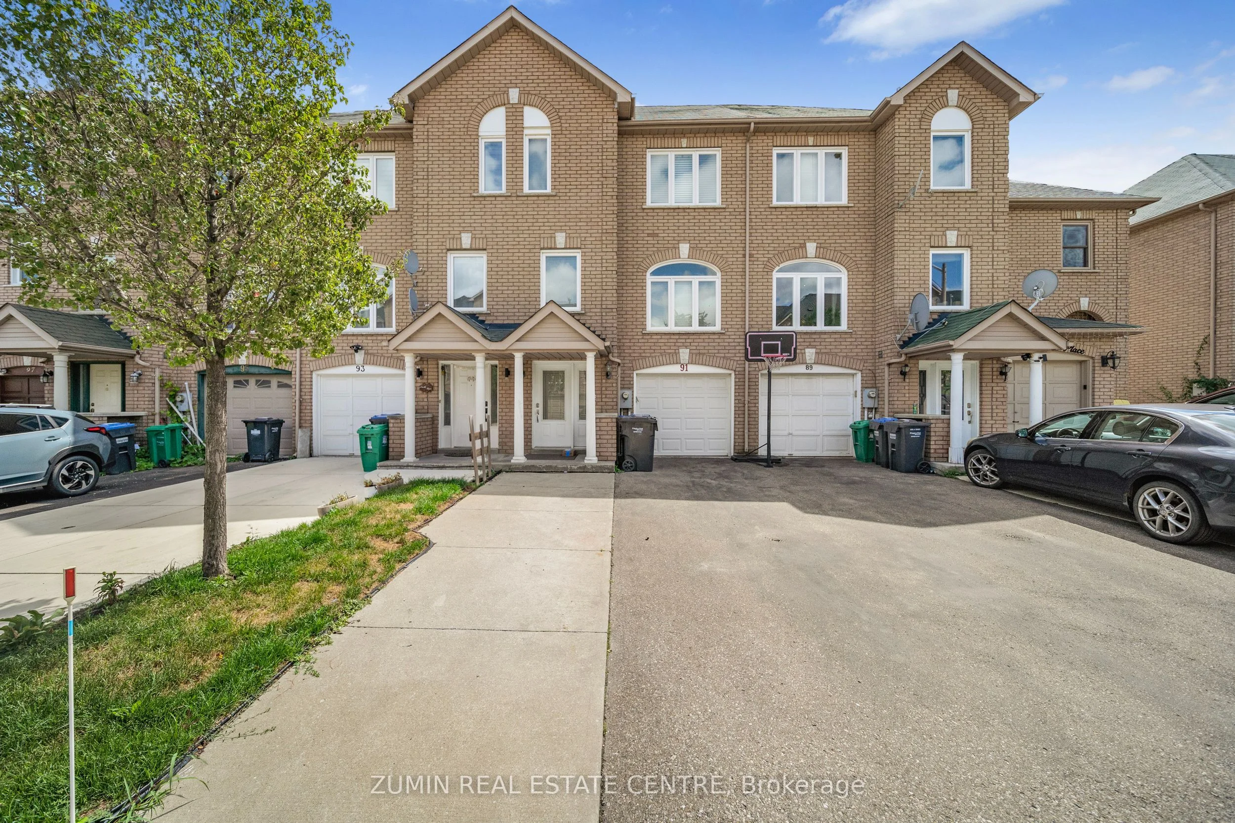 Att/Row/Townhouse in Brampton