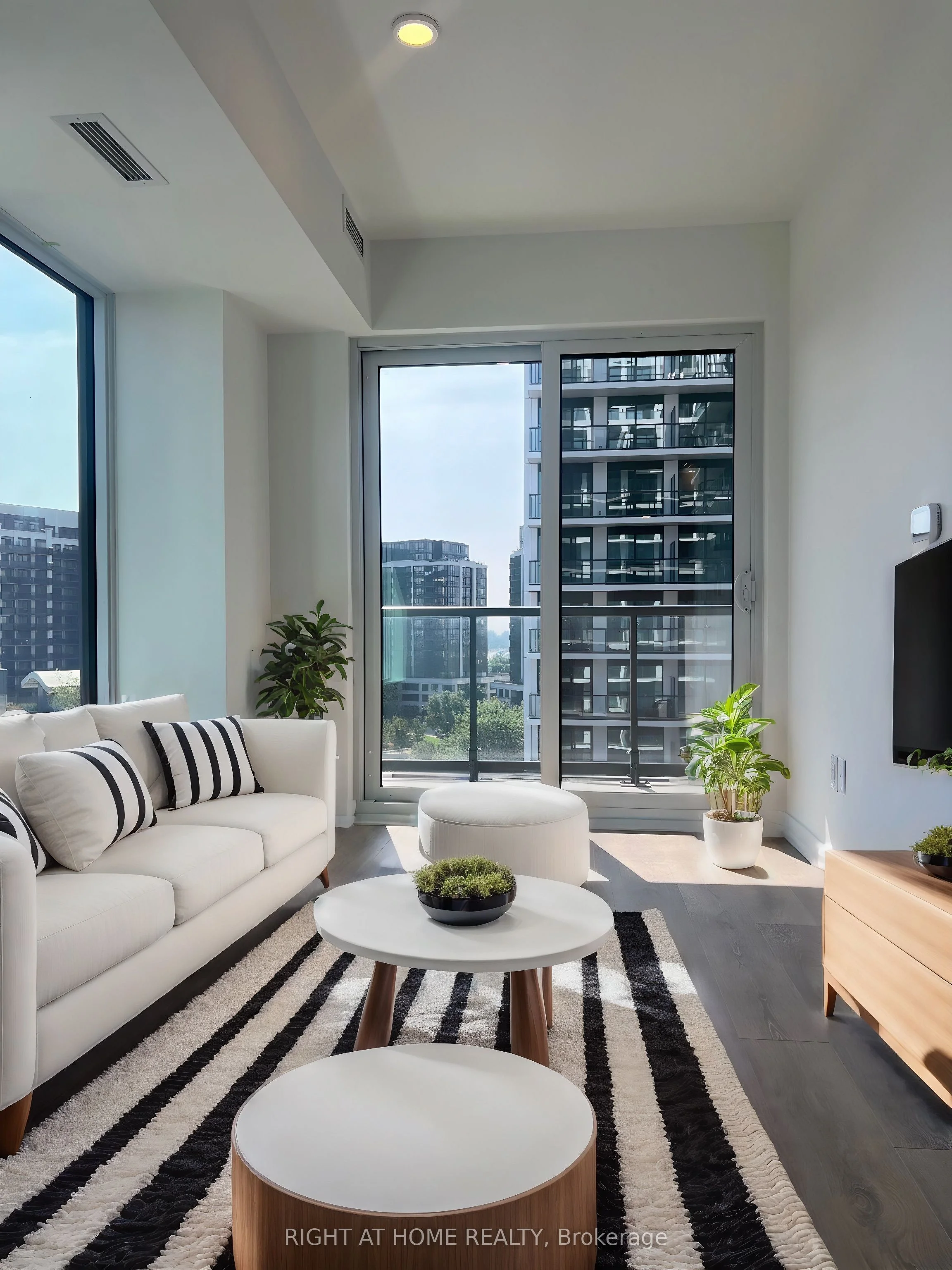 1100 Sheppard Avenue W 931, Toronto W05, ON M3H 0J1