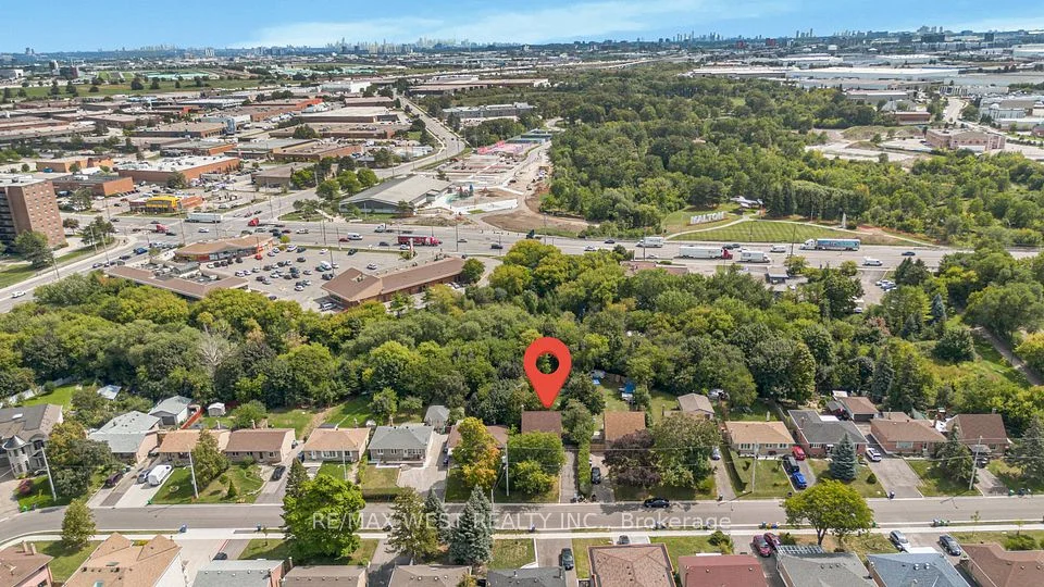 6954 Justine Drive, Mississauga, ON L4T 1M3