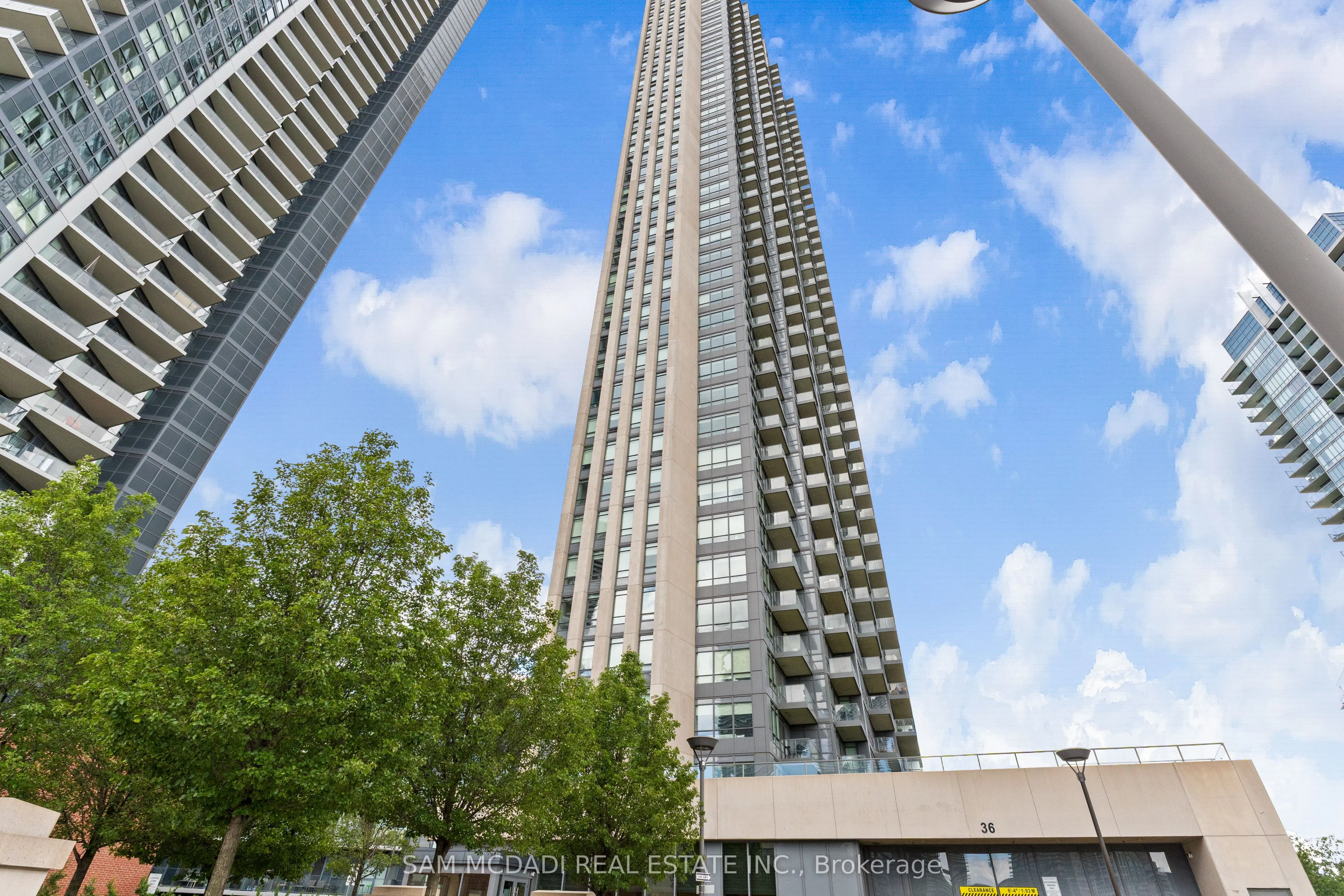 36 Park Lawn Road 1109, Toronto W06, ON M8Y 0E5