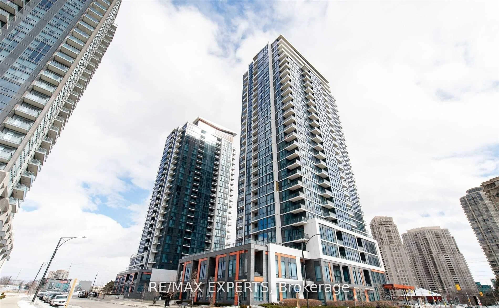Common Element Condo in Mississauga