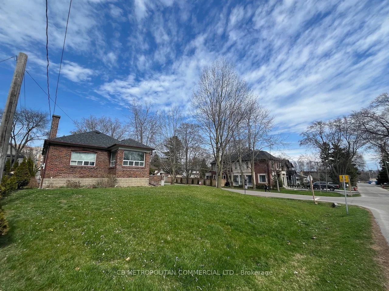 1403 Orchard Hill Road, Mississauga, ON L5E 1J5