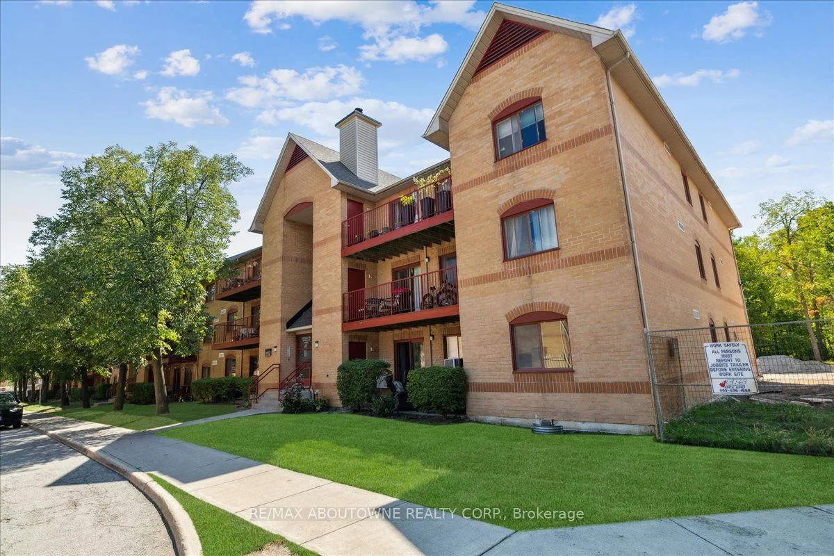 1492 Pilgrims Way 1111, Oakville, ON L6M 3G8