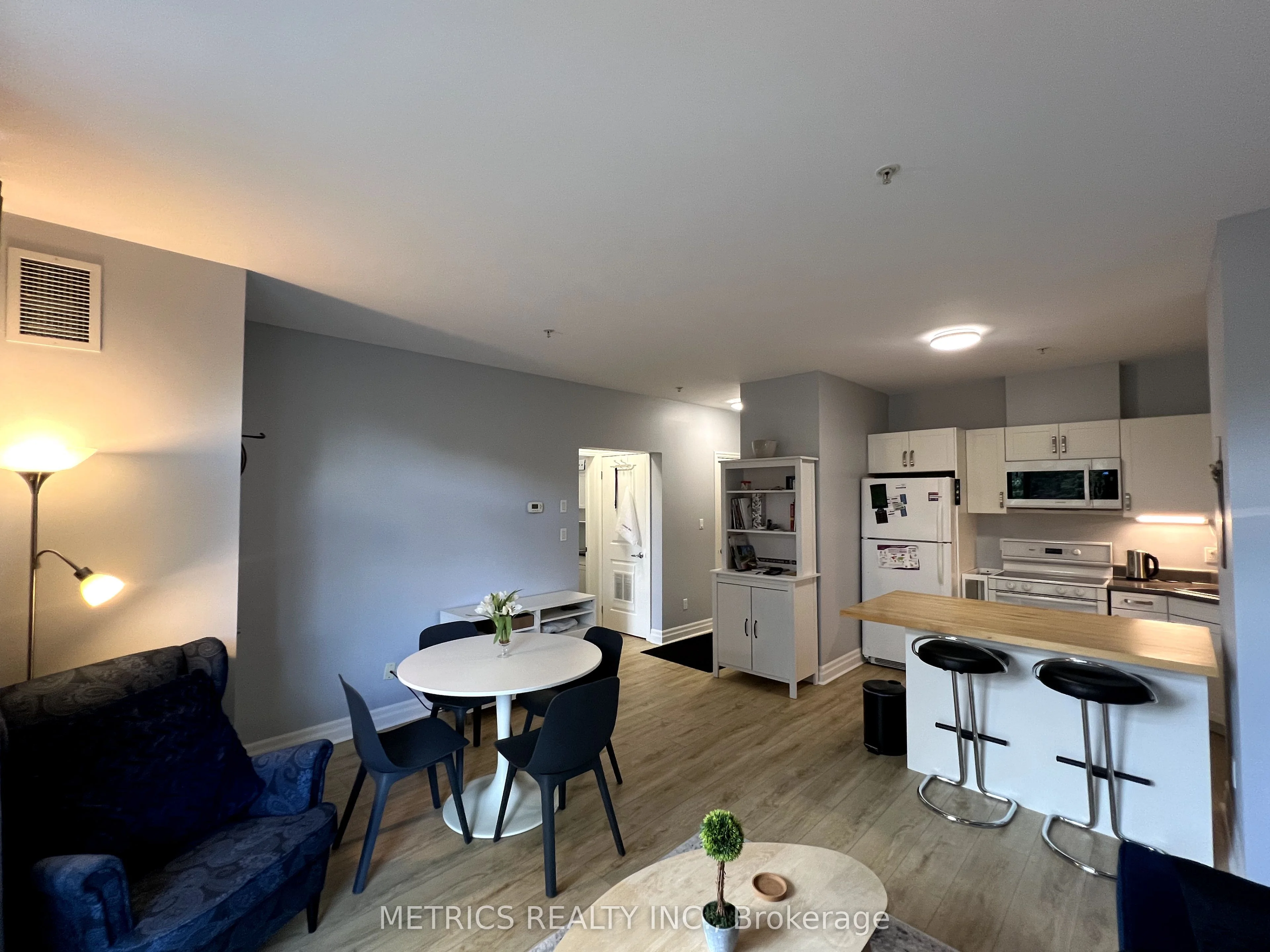 459 Kerr Street 205, Oakville, ON L6K 3C2