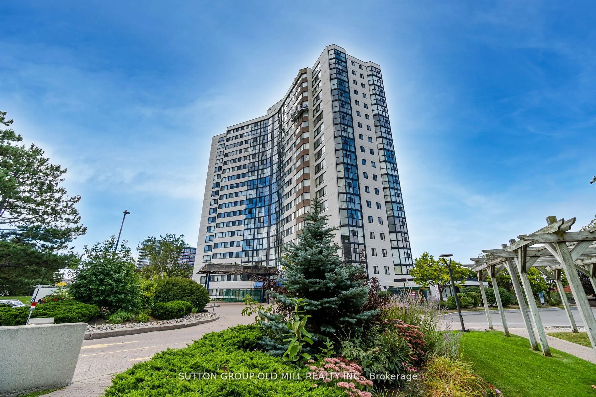 1360 Rathburn Road E 504, Mississauga, ON L4W 4H4