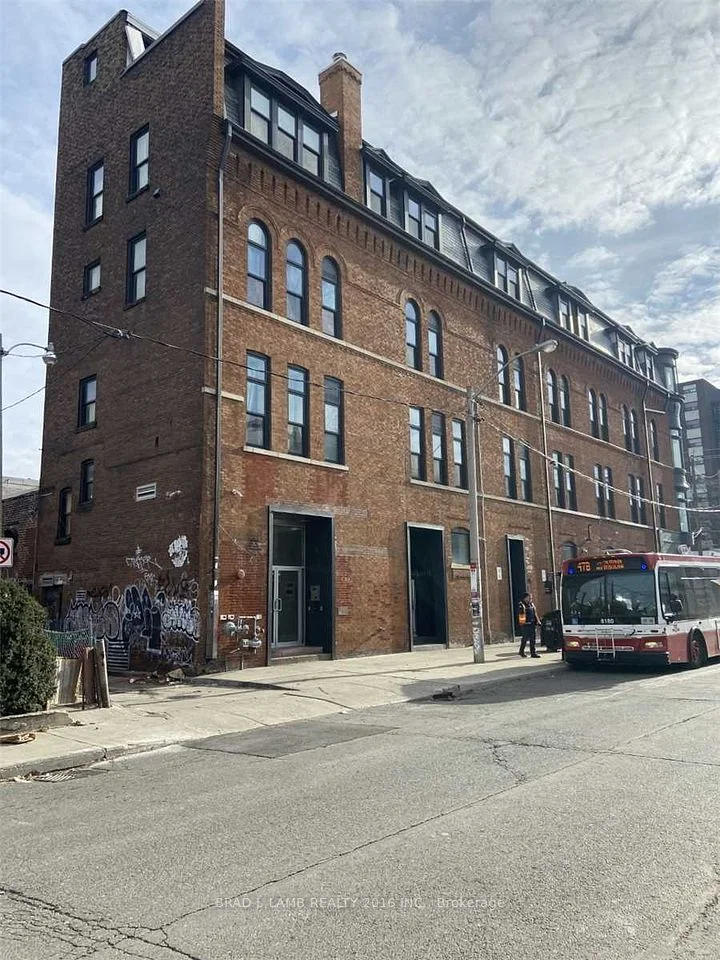 1496 Queen Street W 403, Toronto W01, ON M6K 1M4