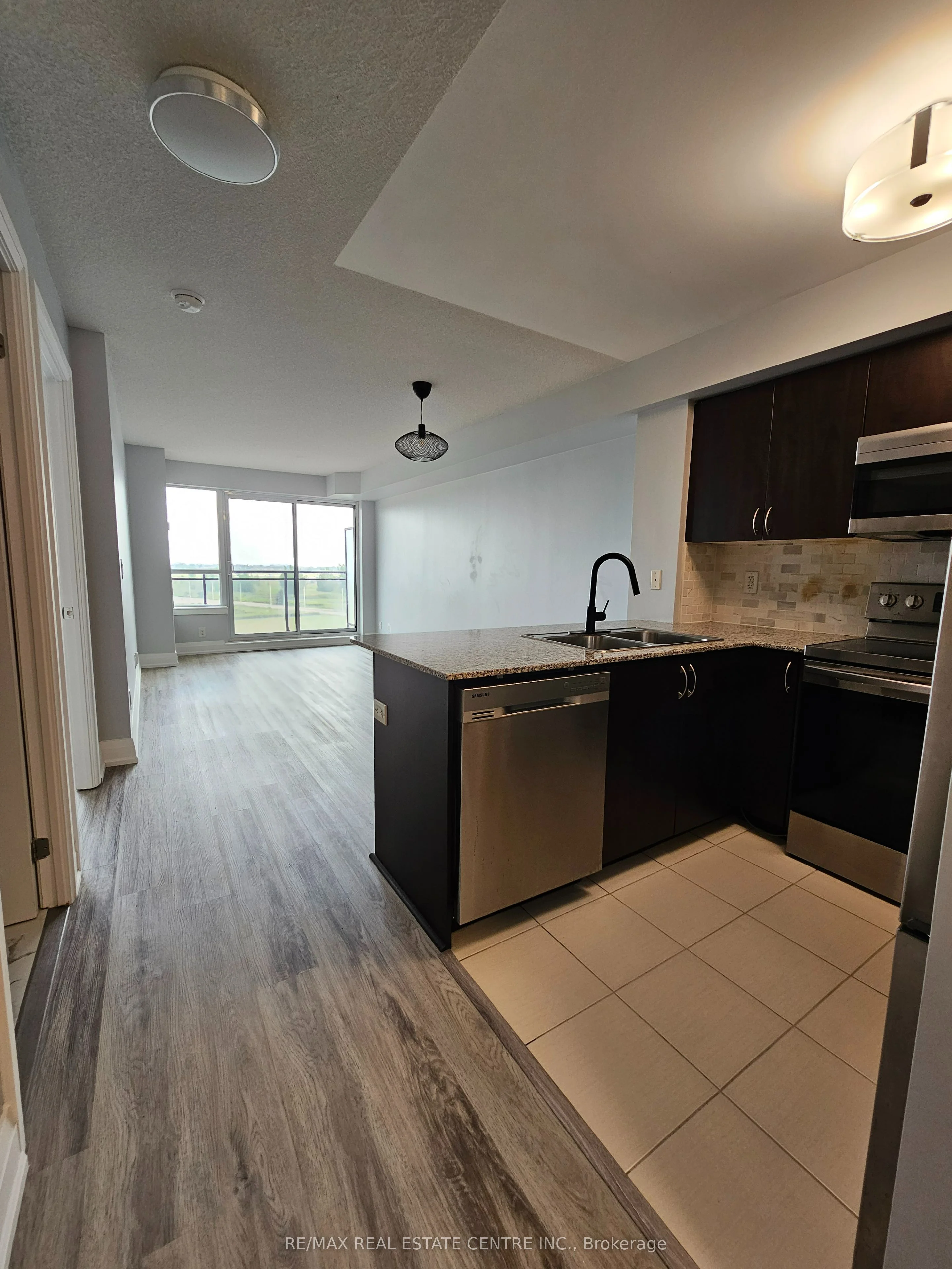 1060 Sheppard Avenue W 714, Toronto W05, ON M3J 0G7