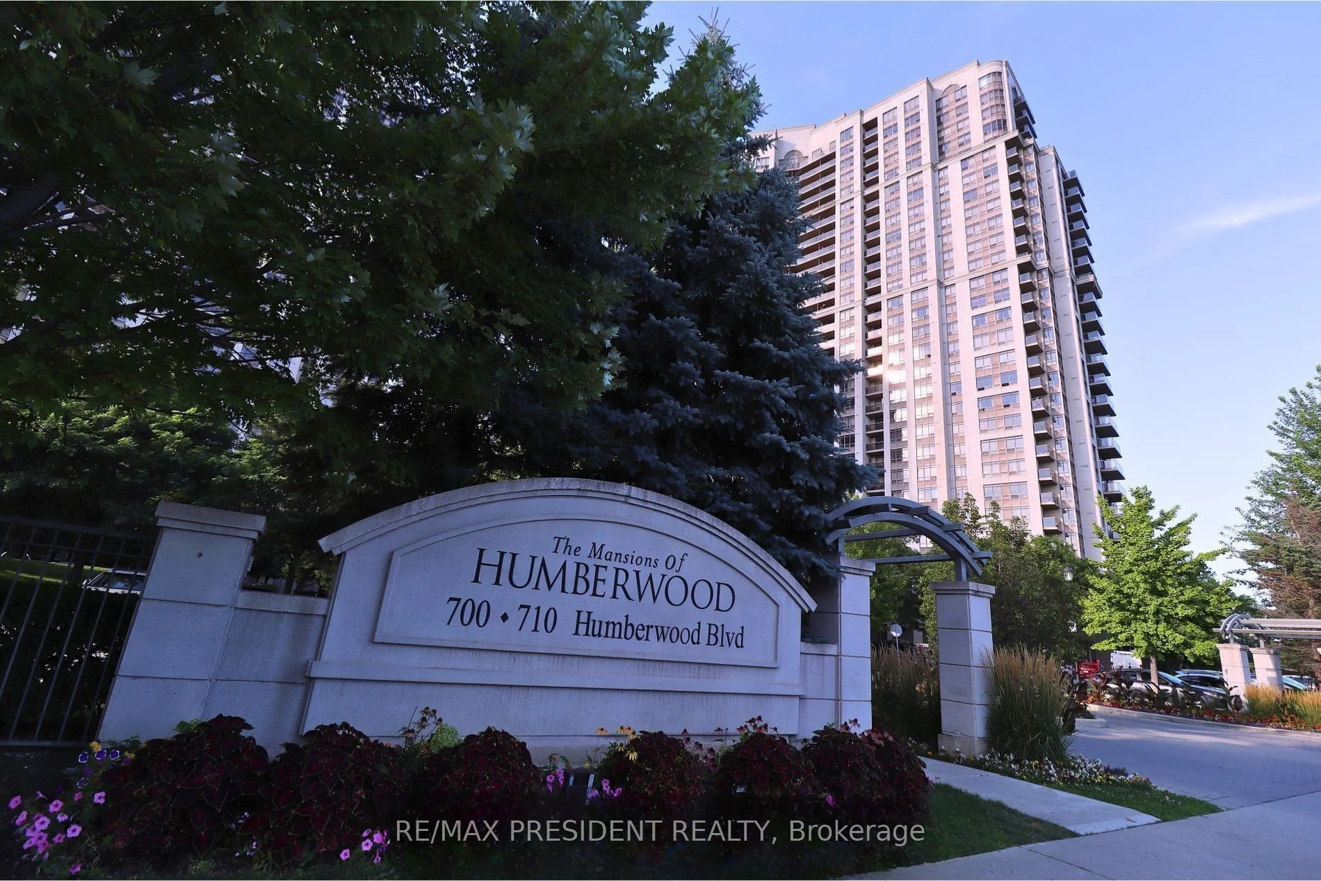 700 Humberwood Boulevard 727, Toronto W10, On M9w 7j4