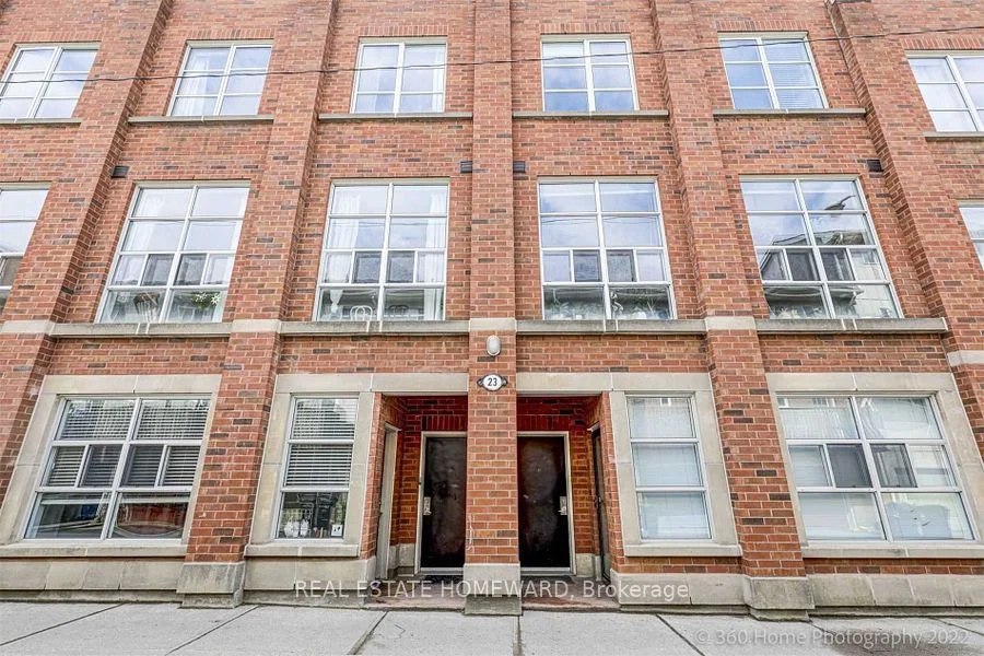 23 Dekoven Mews 3, Toronto W02, ON M6P 4H5