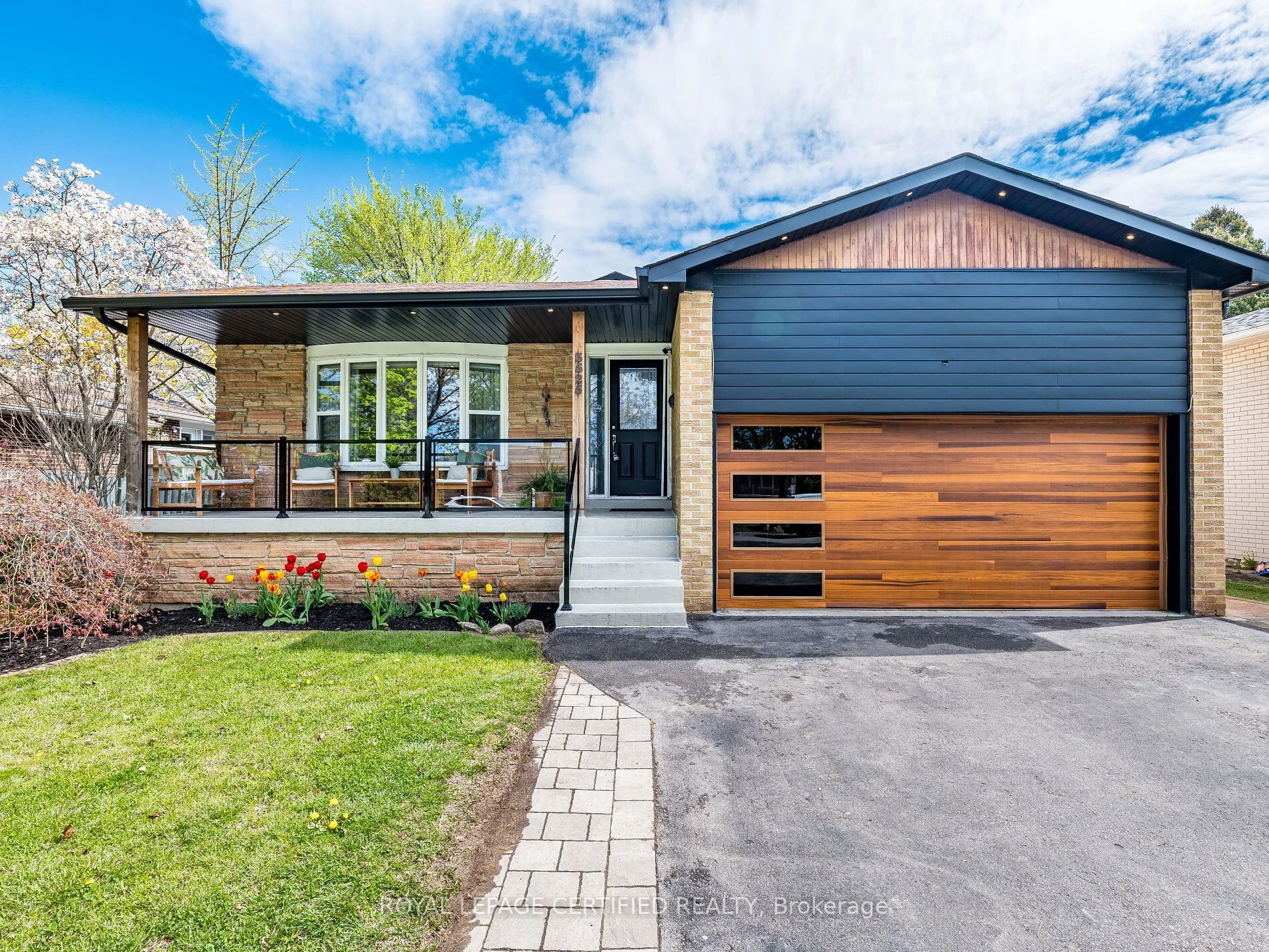 3525 Burningelm Crescent, Mississauga, ON L4Y 3L2