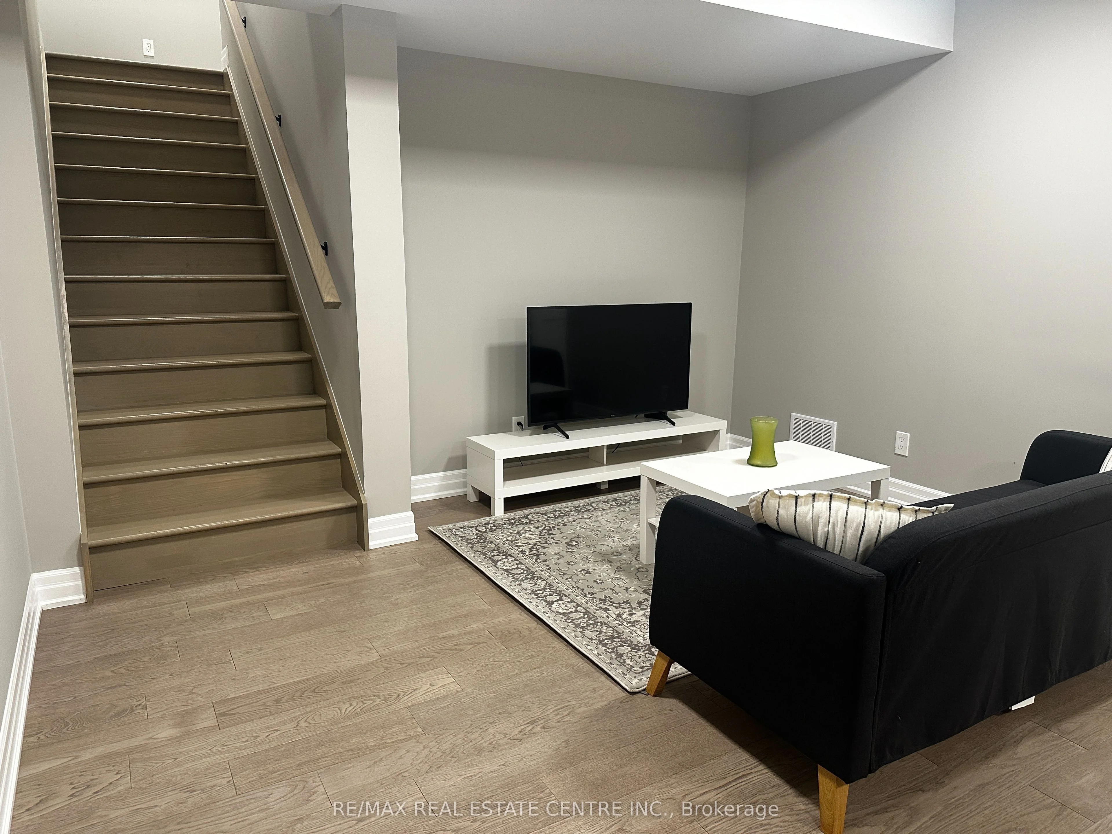 3300 Sunningdale Gardens Basmt., Oakville, On L6m 5k5
