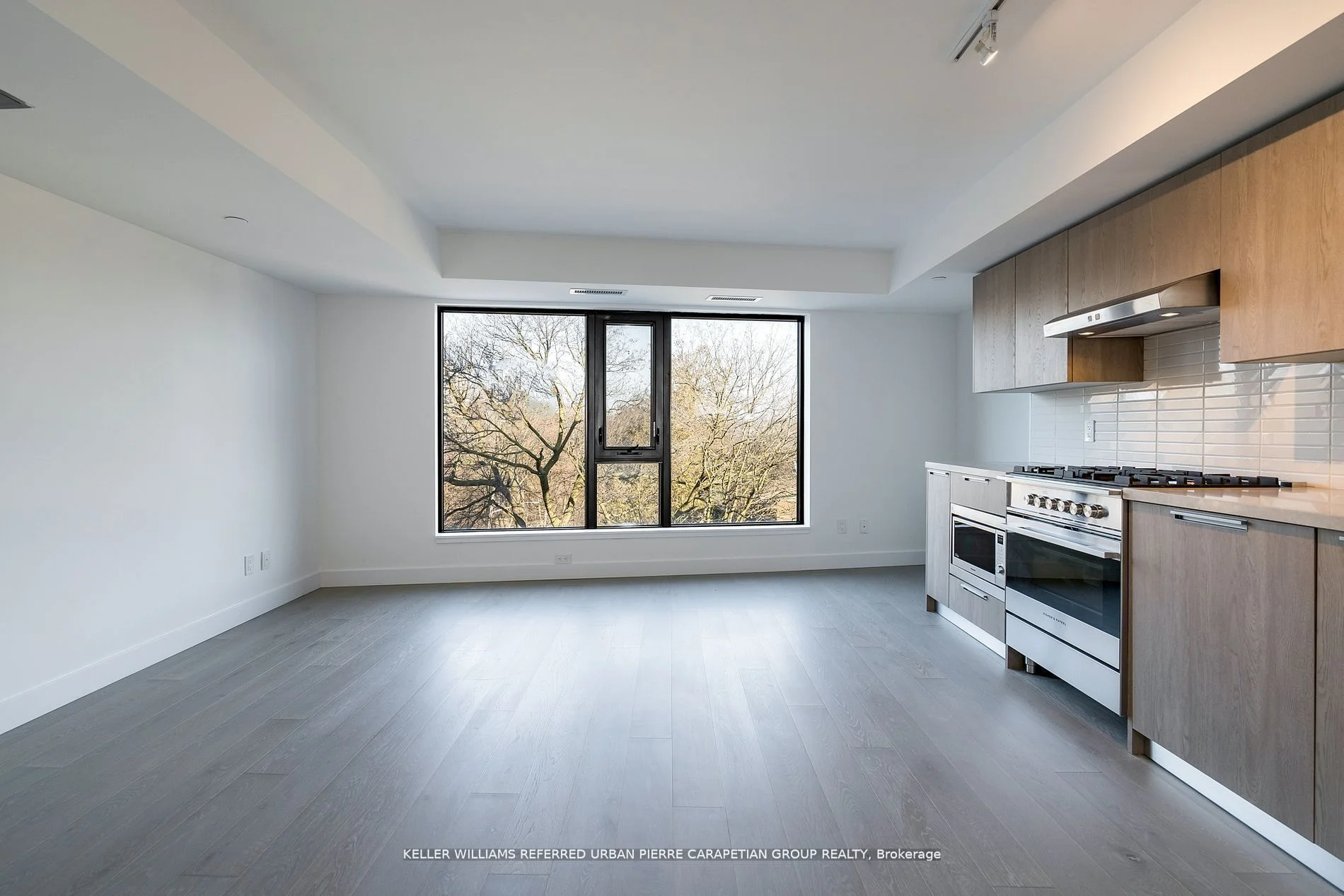 160 Kingsway Crescent 216, Toronto W08, On M8x 2r2