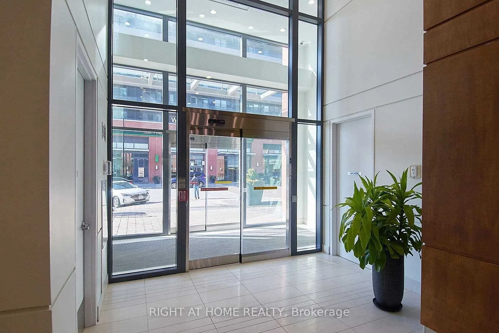 2200 Lakeshore Boulevard W 2906, Toronto W06, ON M8V 1A4
