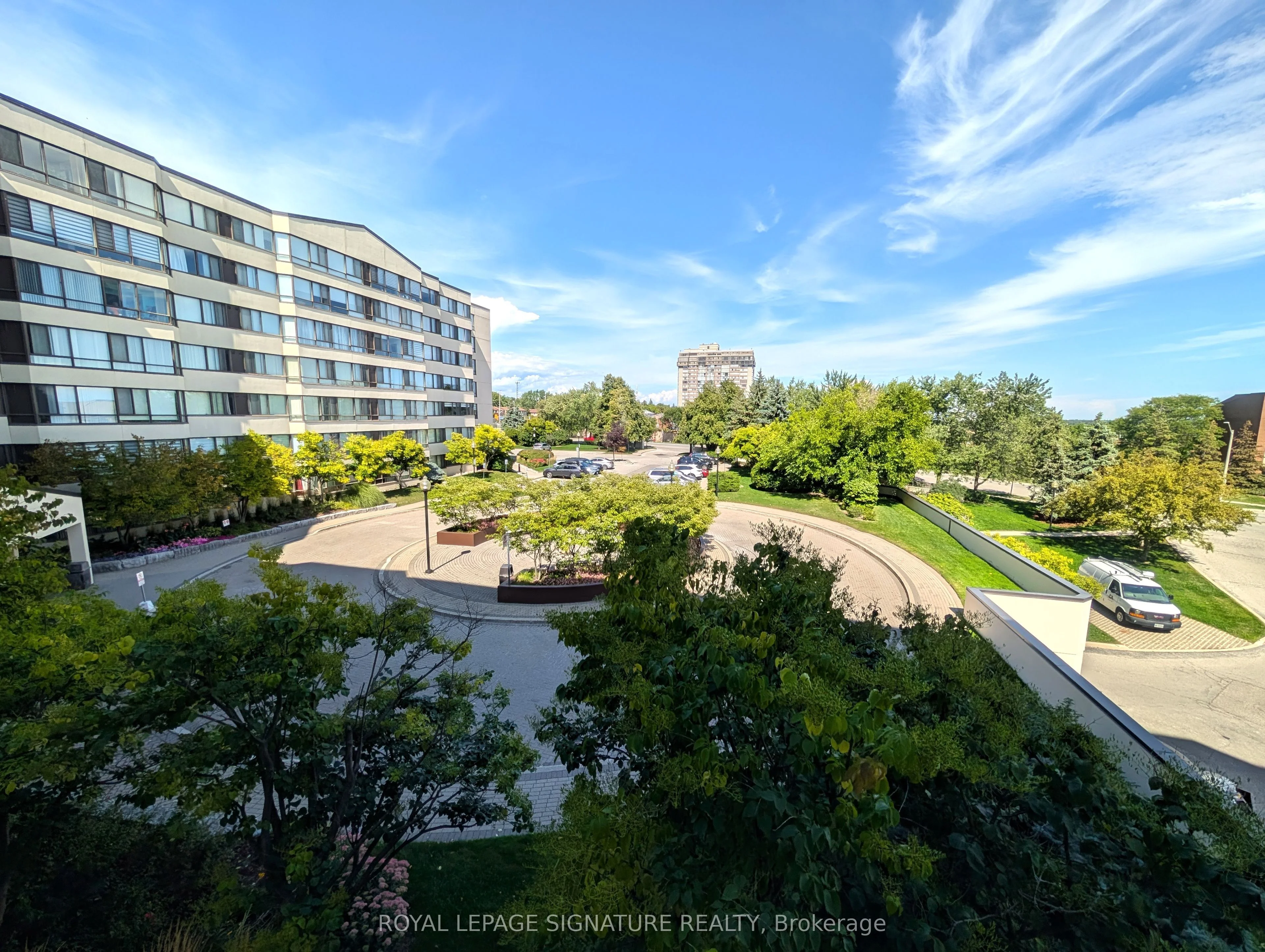 1001 Cedarglen Gate 316, Mississauga, ON L5C 4R2