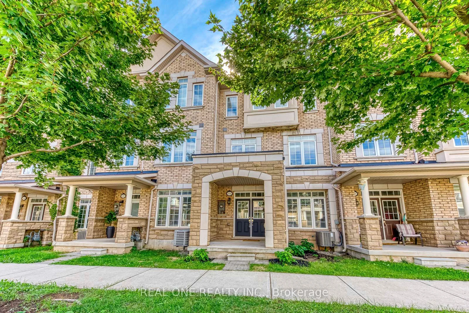 3084 Eberly Woods Drive, Oakville, ON L6M OT5