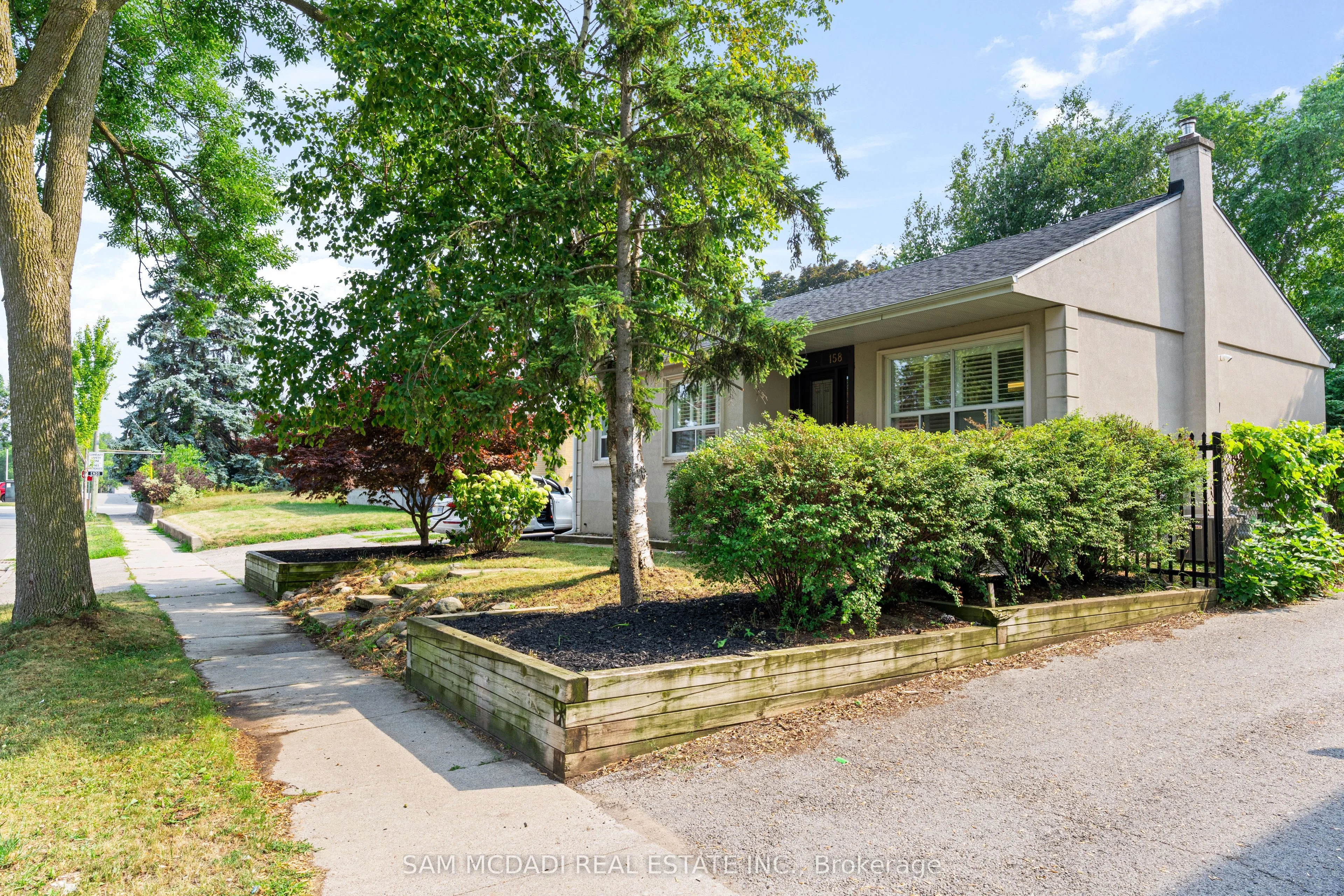 158 Felan Avenue, Oakville, ON L6K 2X5