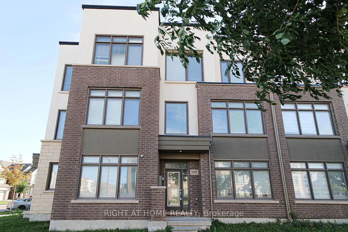 Att/Row/Townhouse in Oakville