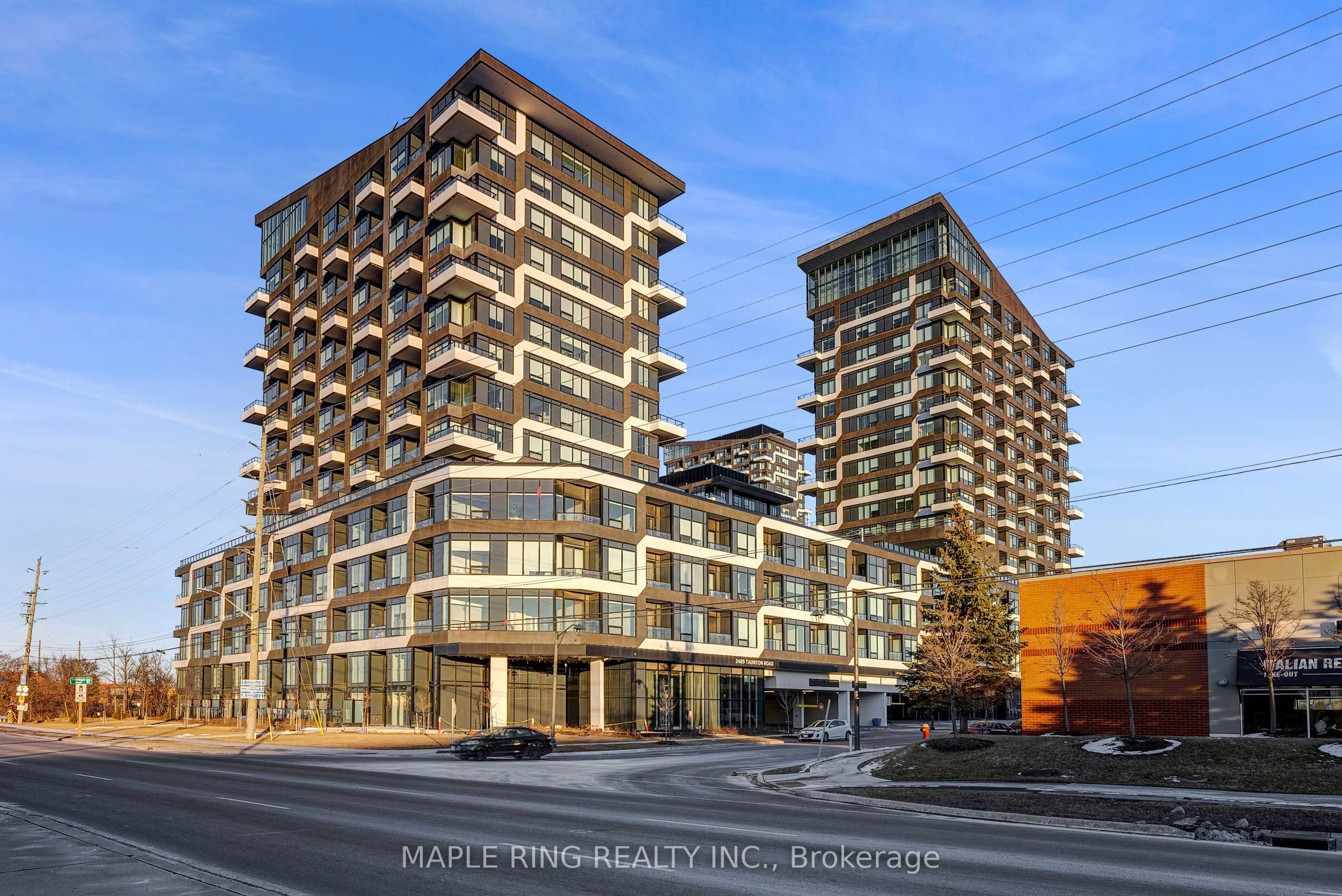 2489 Taunton Road 105, Oakville, ON L6H 0G3