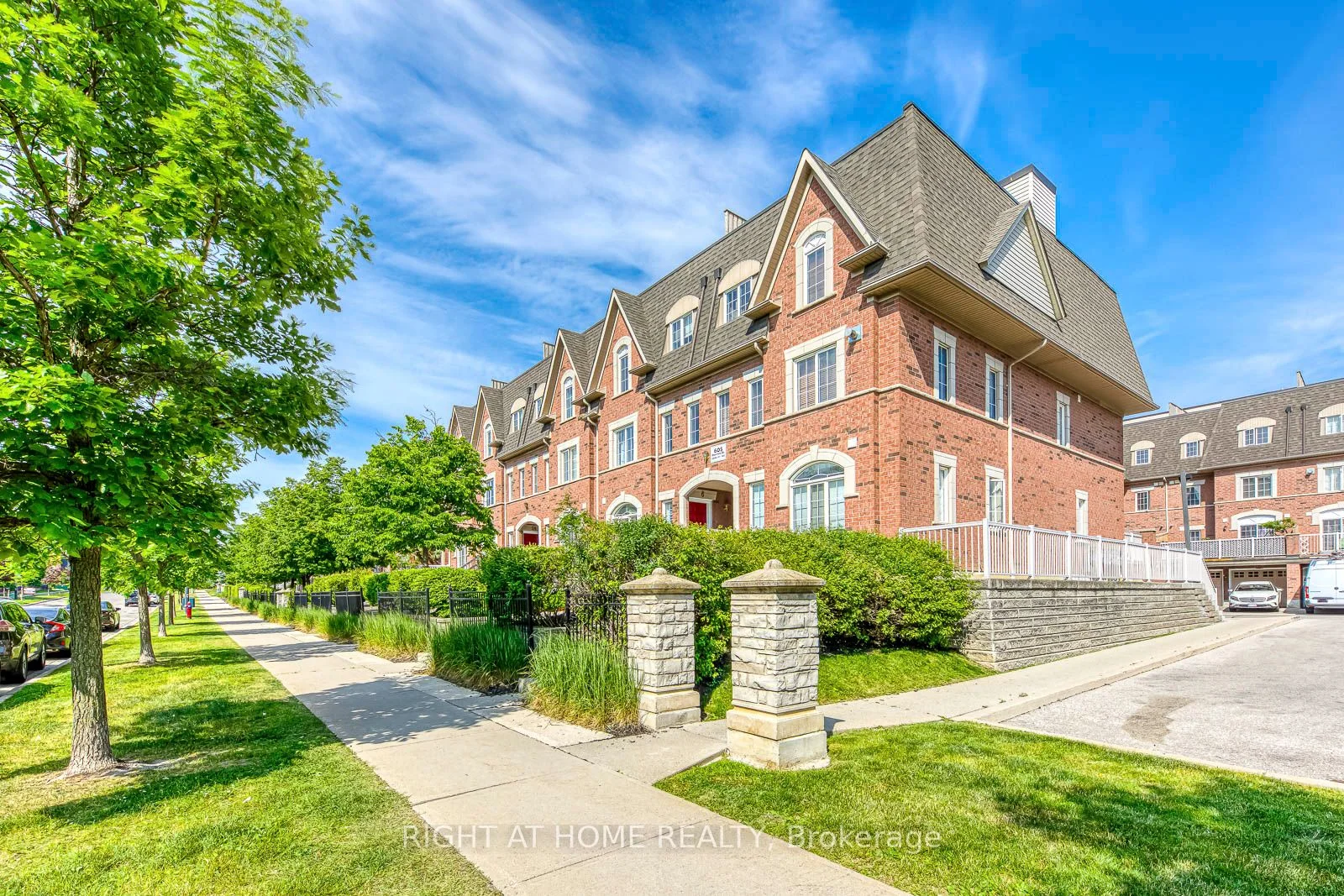 605 Shoreline Drive 8, Mississauga, ON L5B 4K5