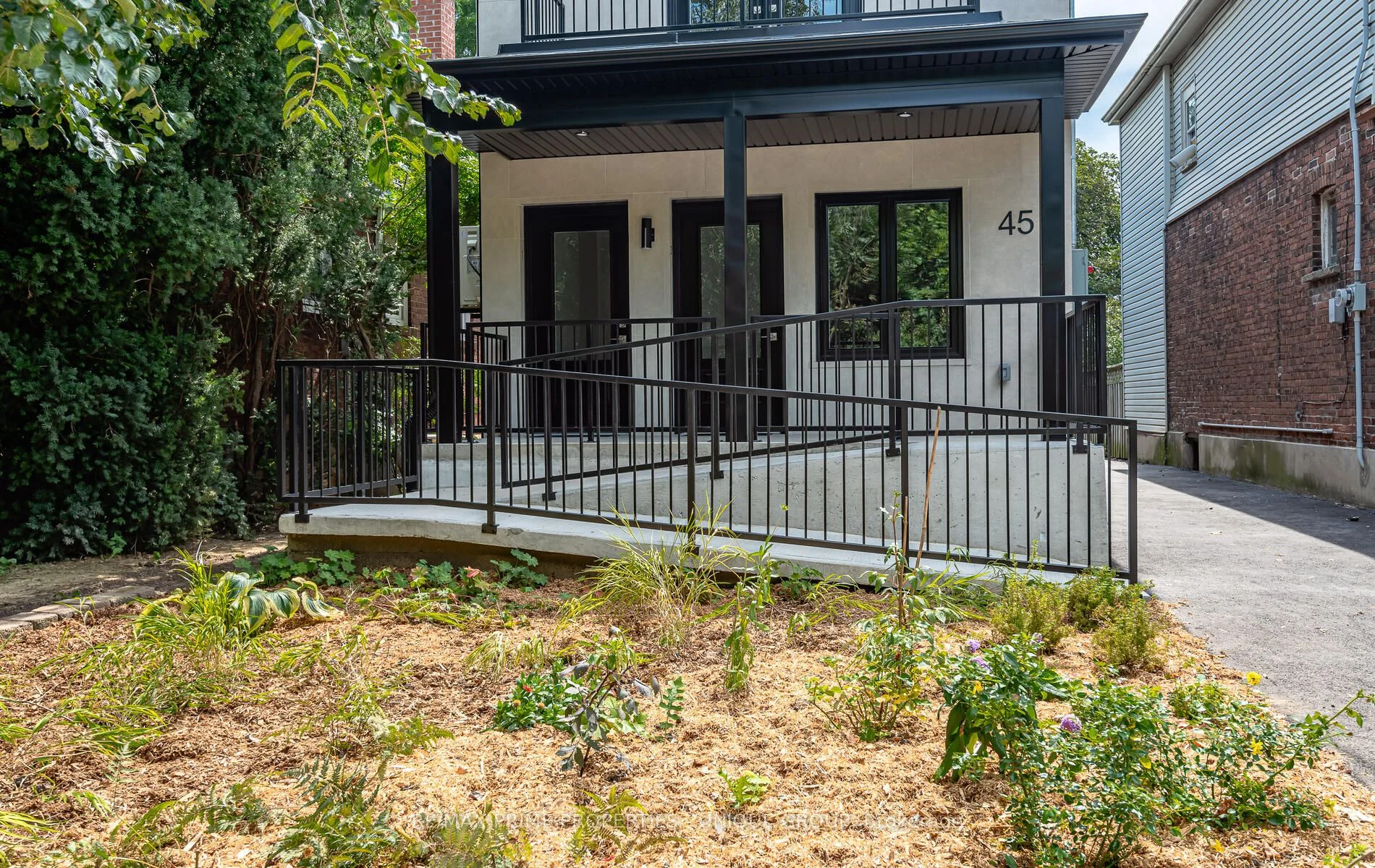 45 Astoria Avenue 2, Toronto, On M6n 2v6